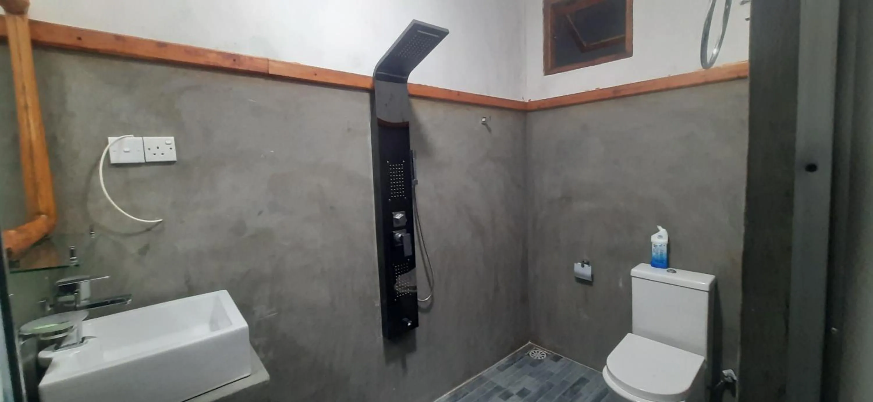 Shower in Ella New Green View