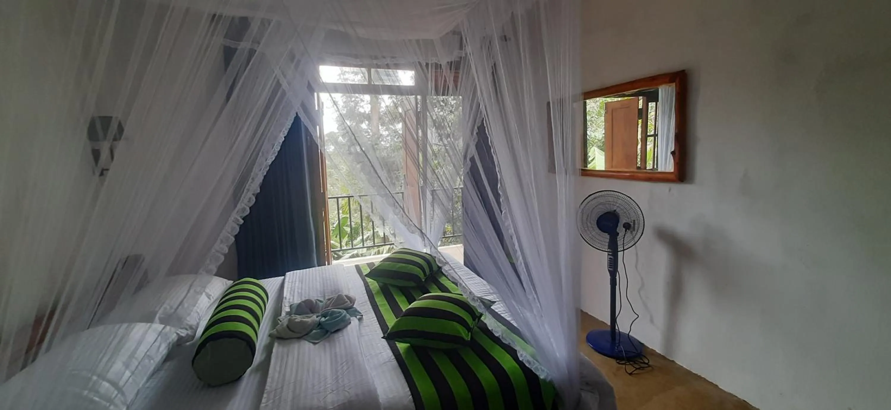 towels, Bed in Ella New Green View