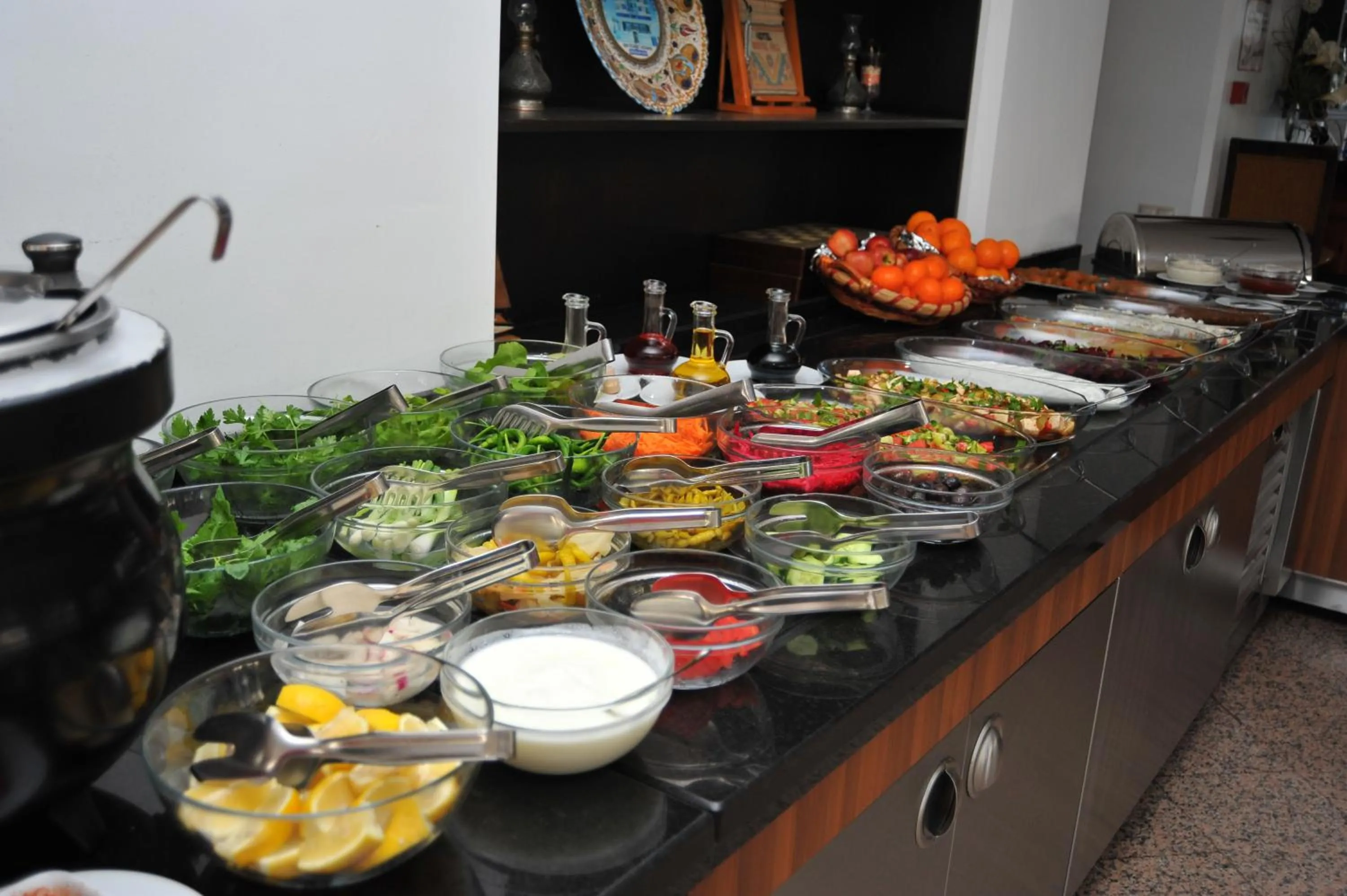 Restaurant/places to eat in Hotel Royal Hill