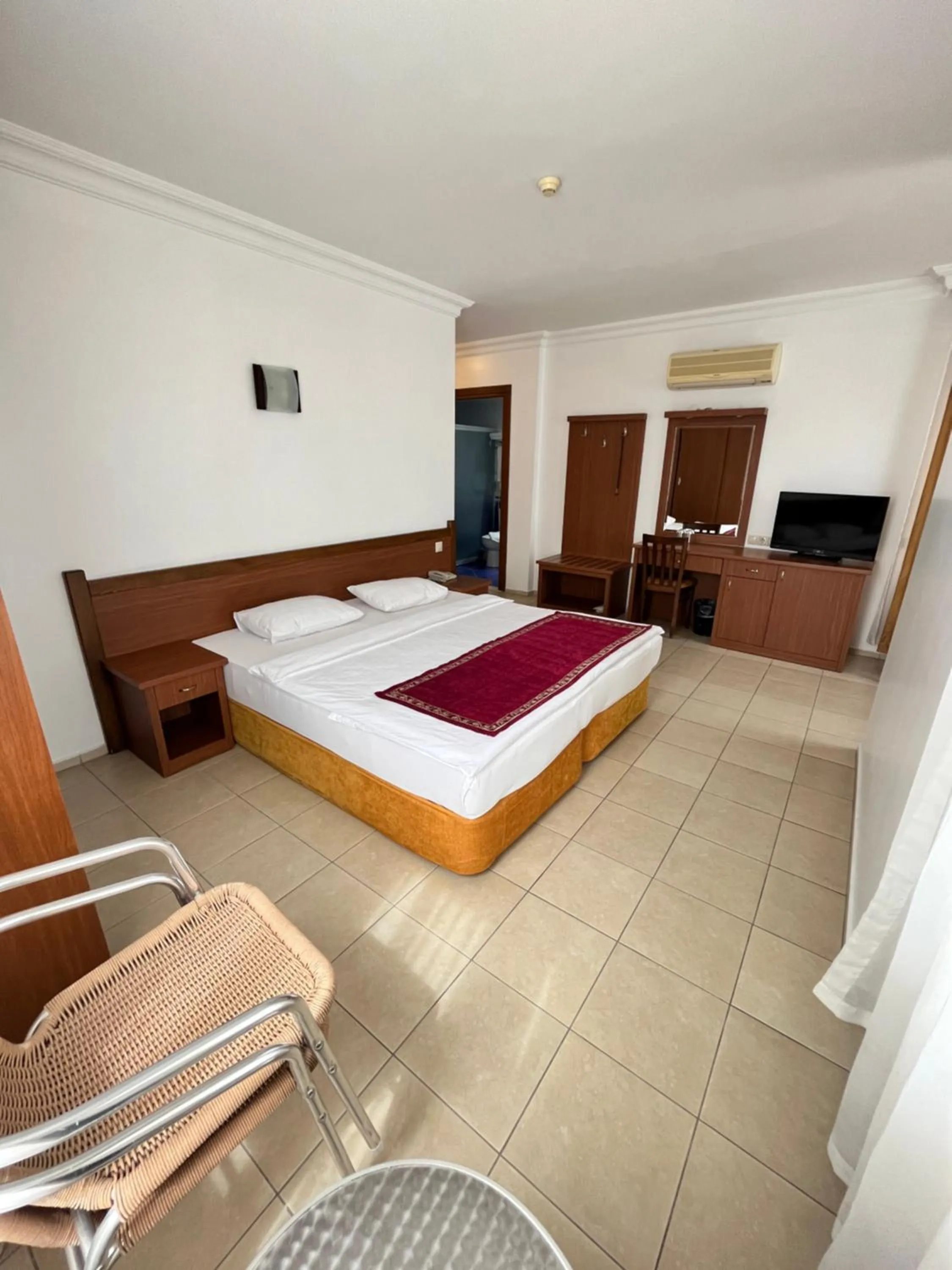 TV and multimedia, Bed in Hotel Royal Hill