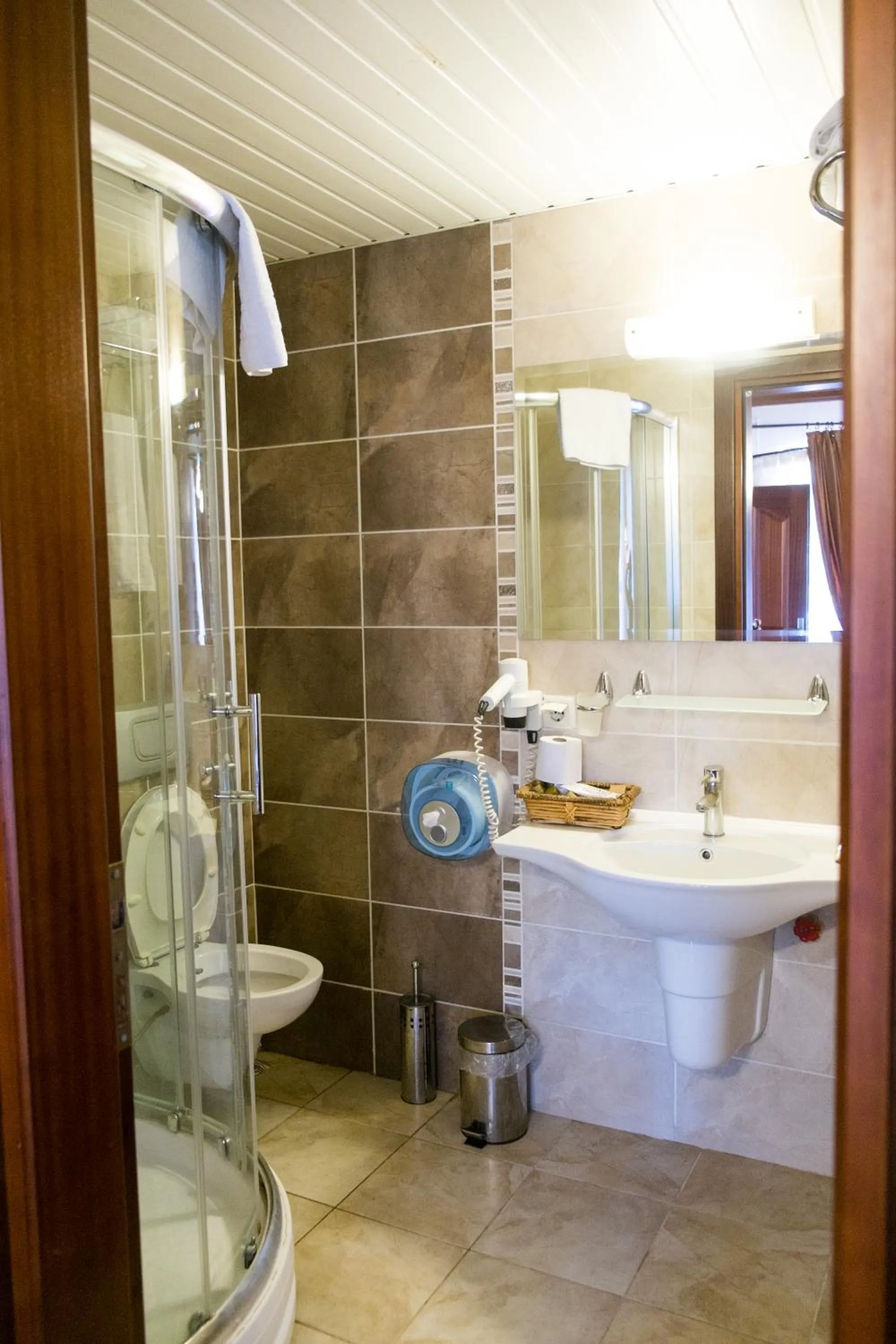 Cicerone Lodge Hotel