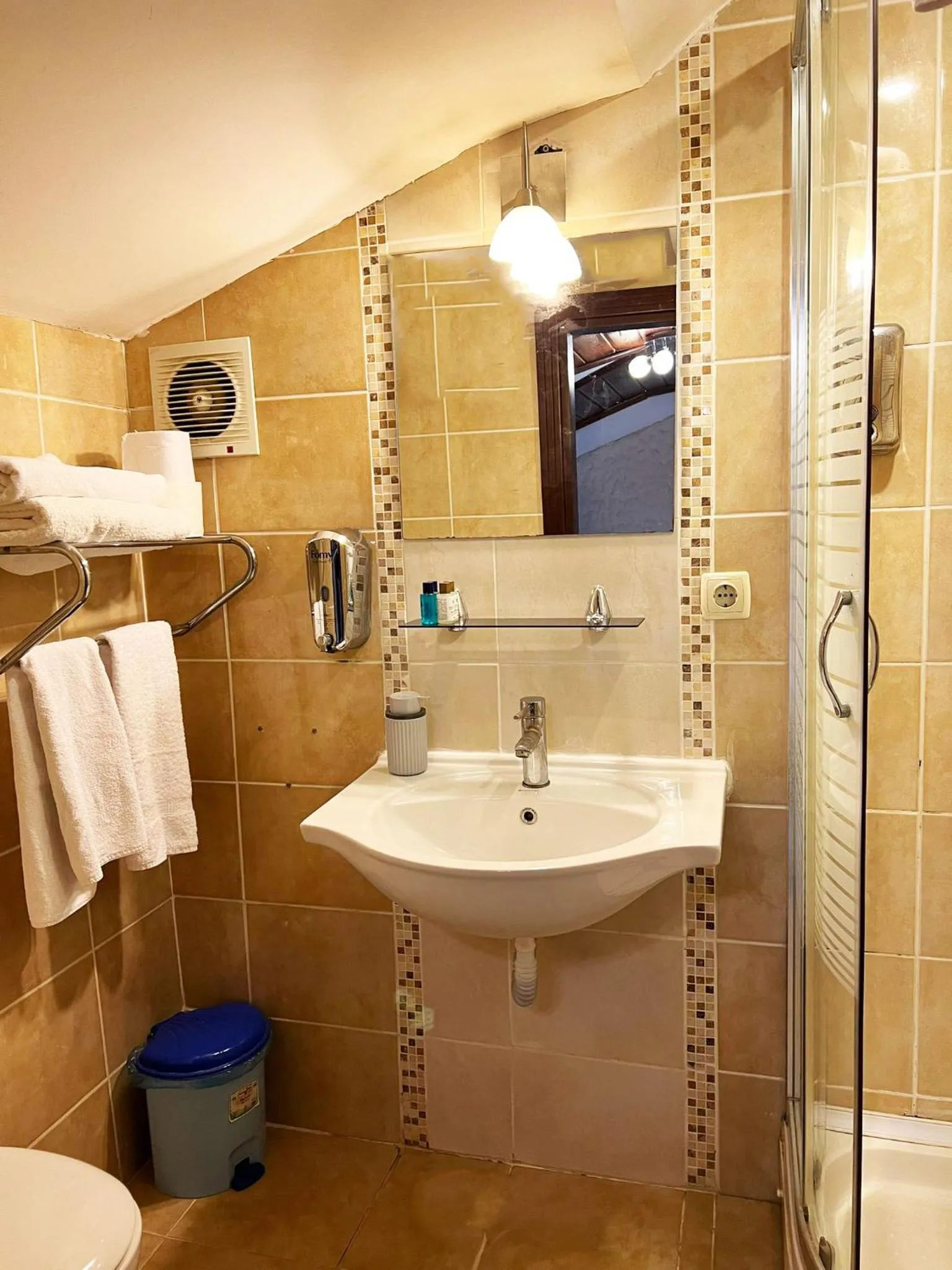 Cicerone Lodge Hotel