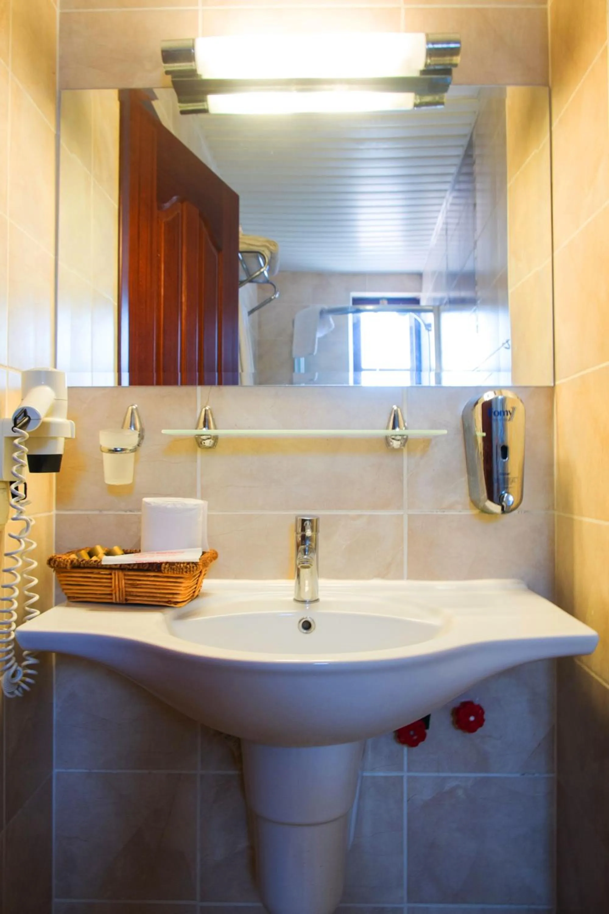 Cicerone Lodge Hotel