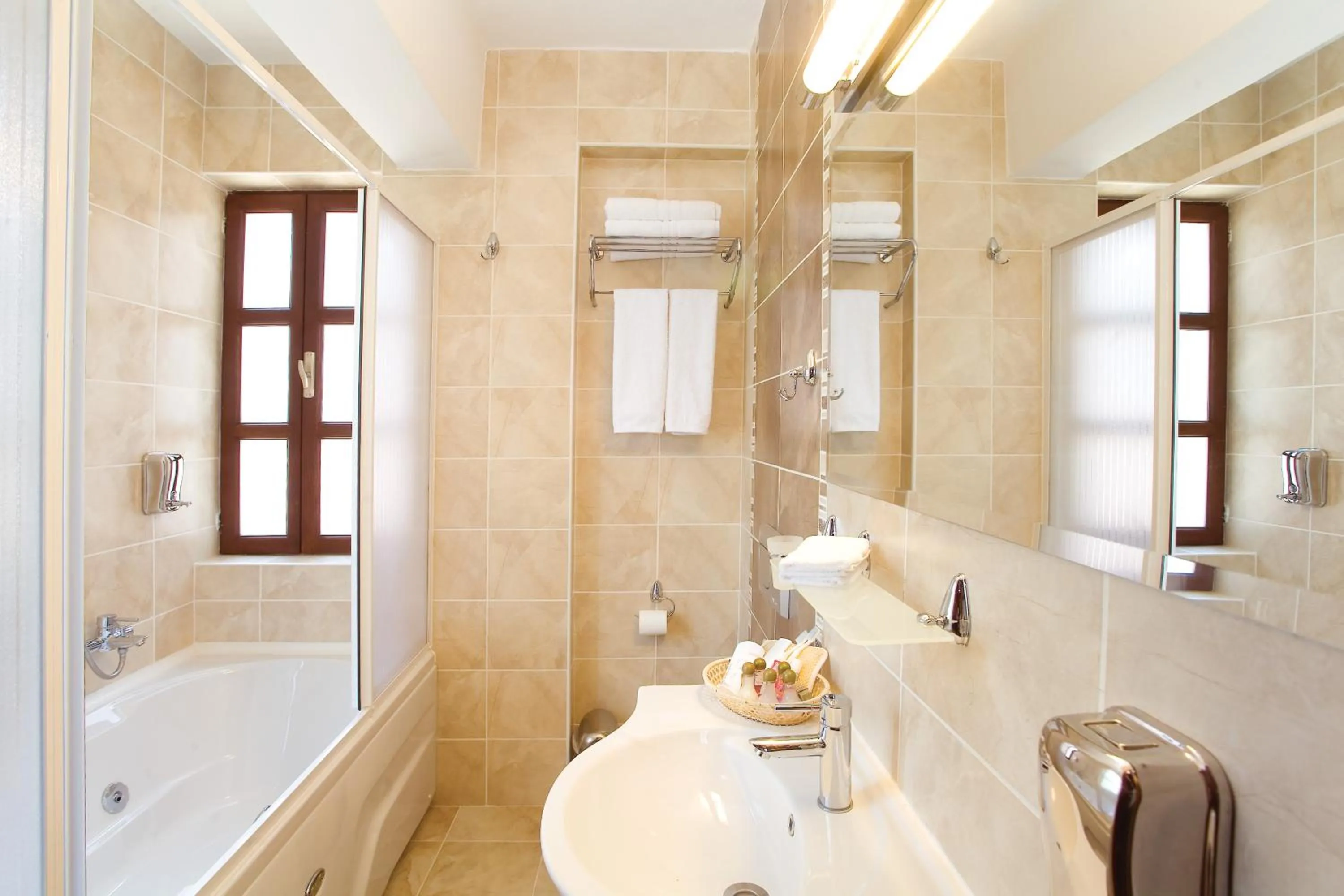 Bathroom in Cicerone Lodge Hotel