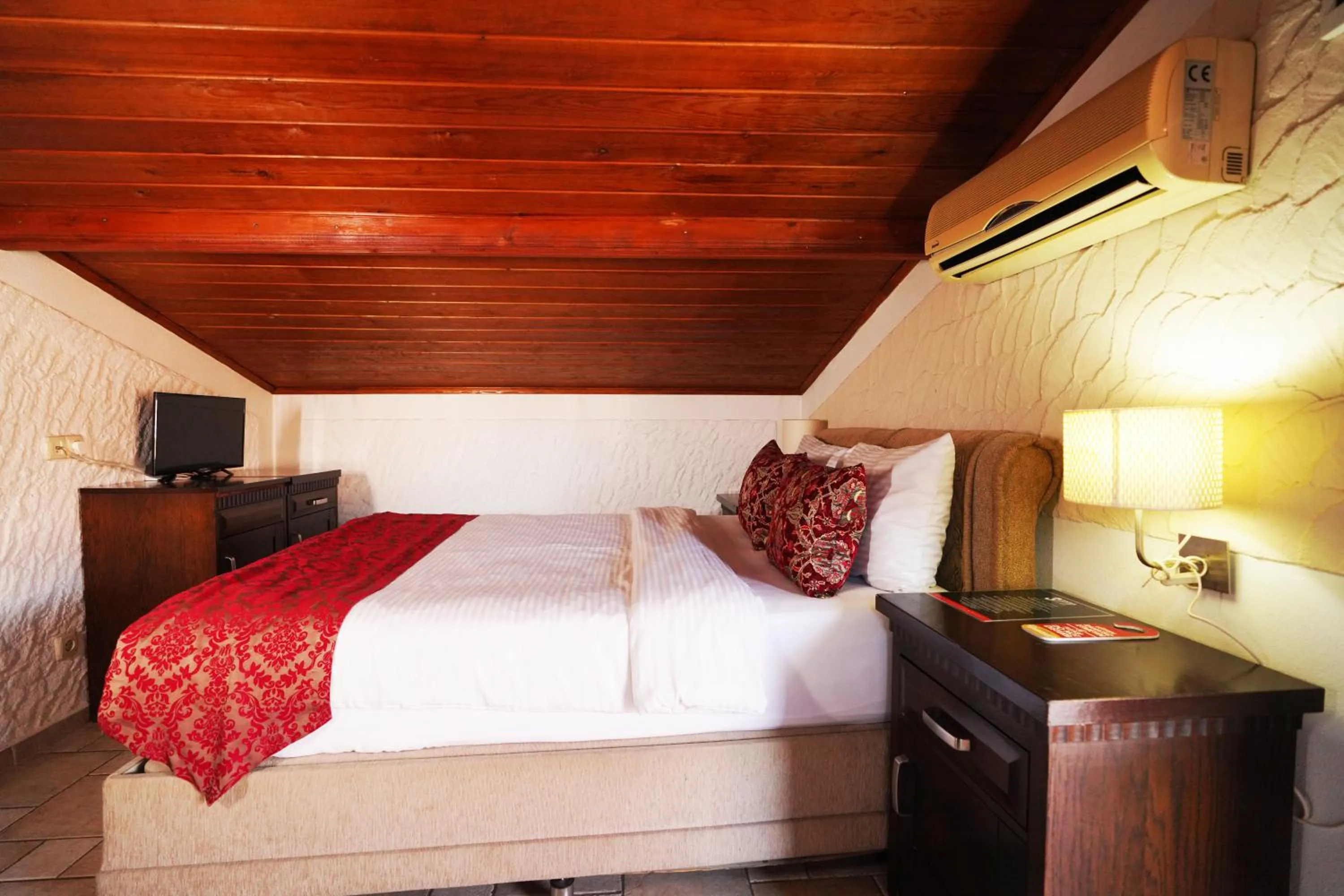 Cicerone Lodge Hotel