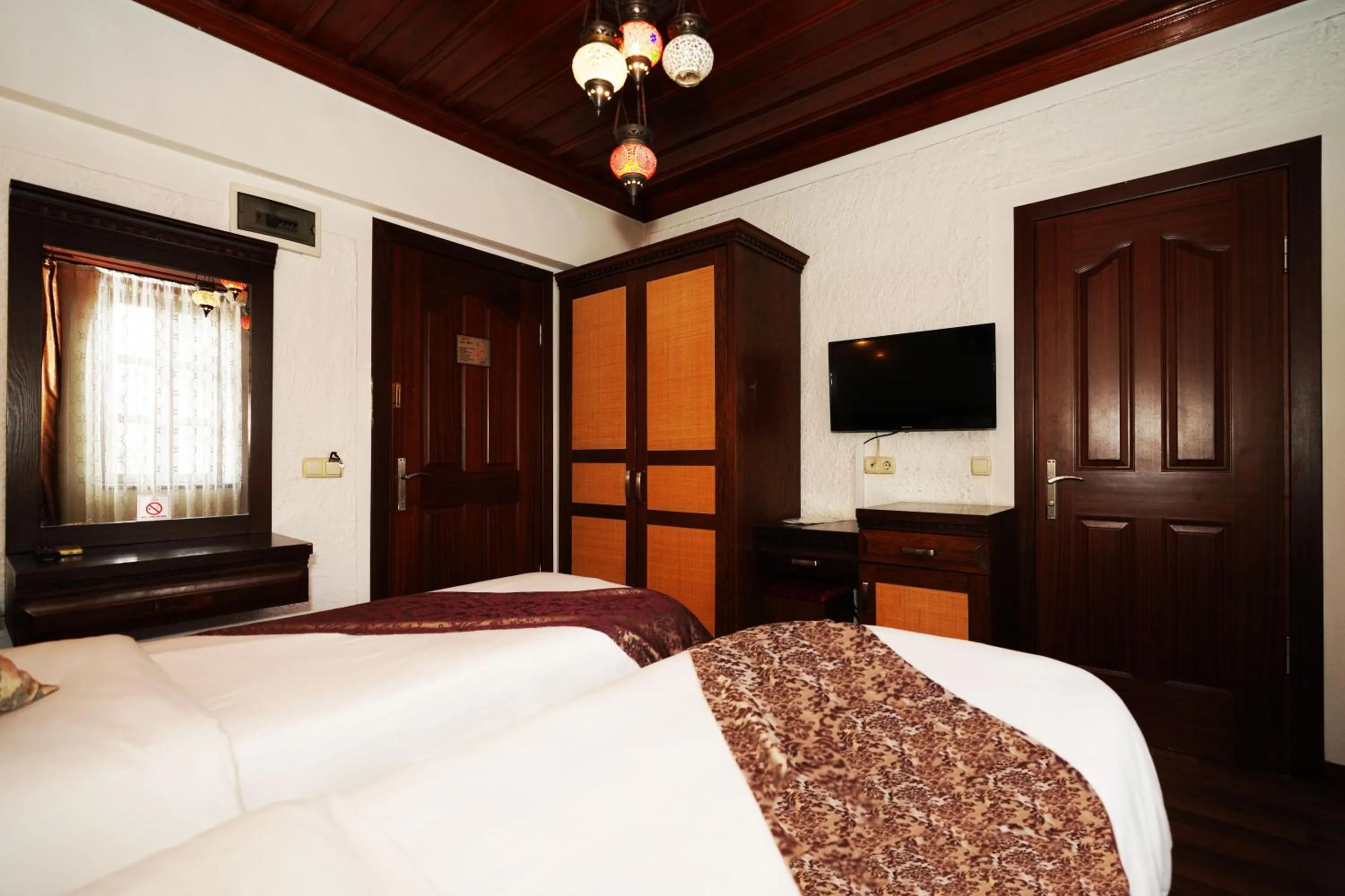 Cicerone Lodge Hotel