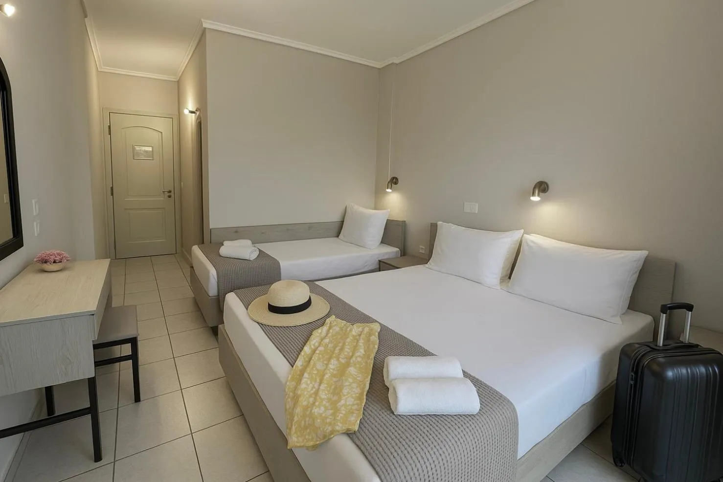 Bedroom, Bed in Samel Hotel