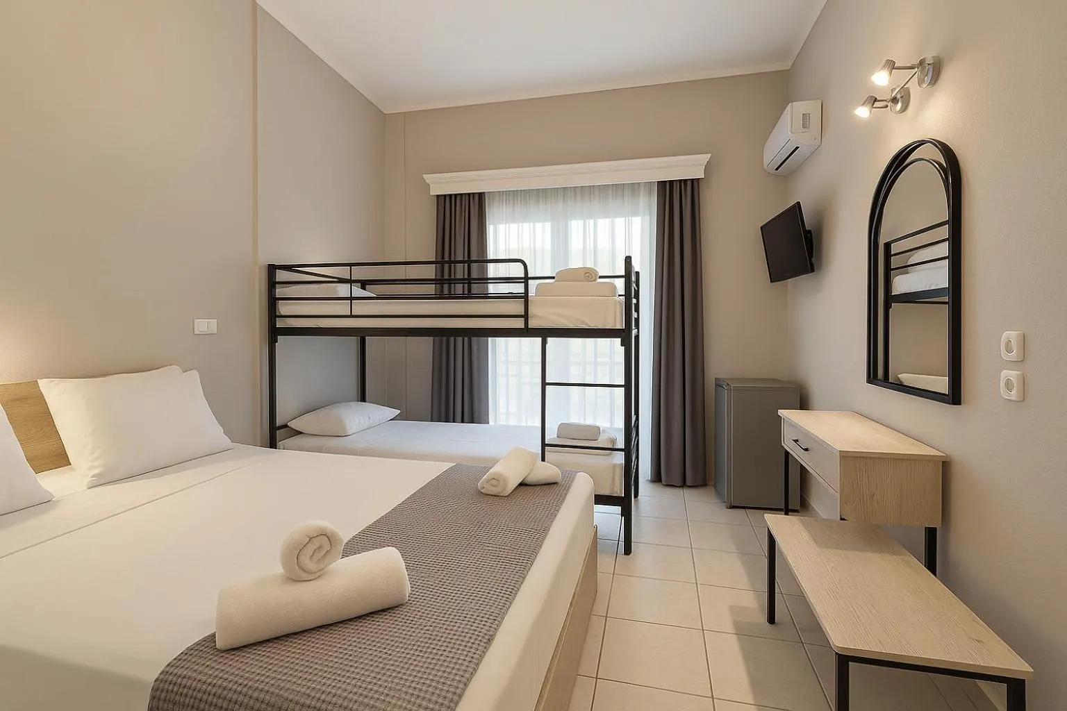 Photo of the whole room, Bed in Samel Hotel