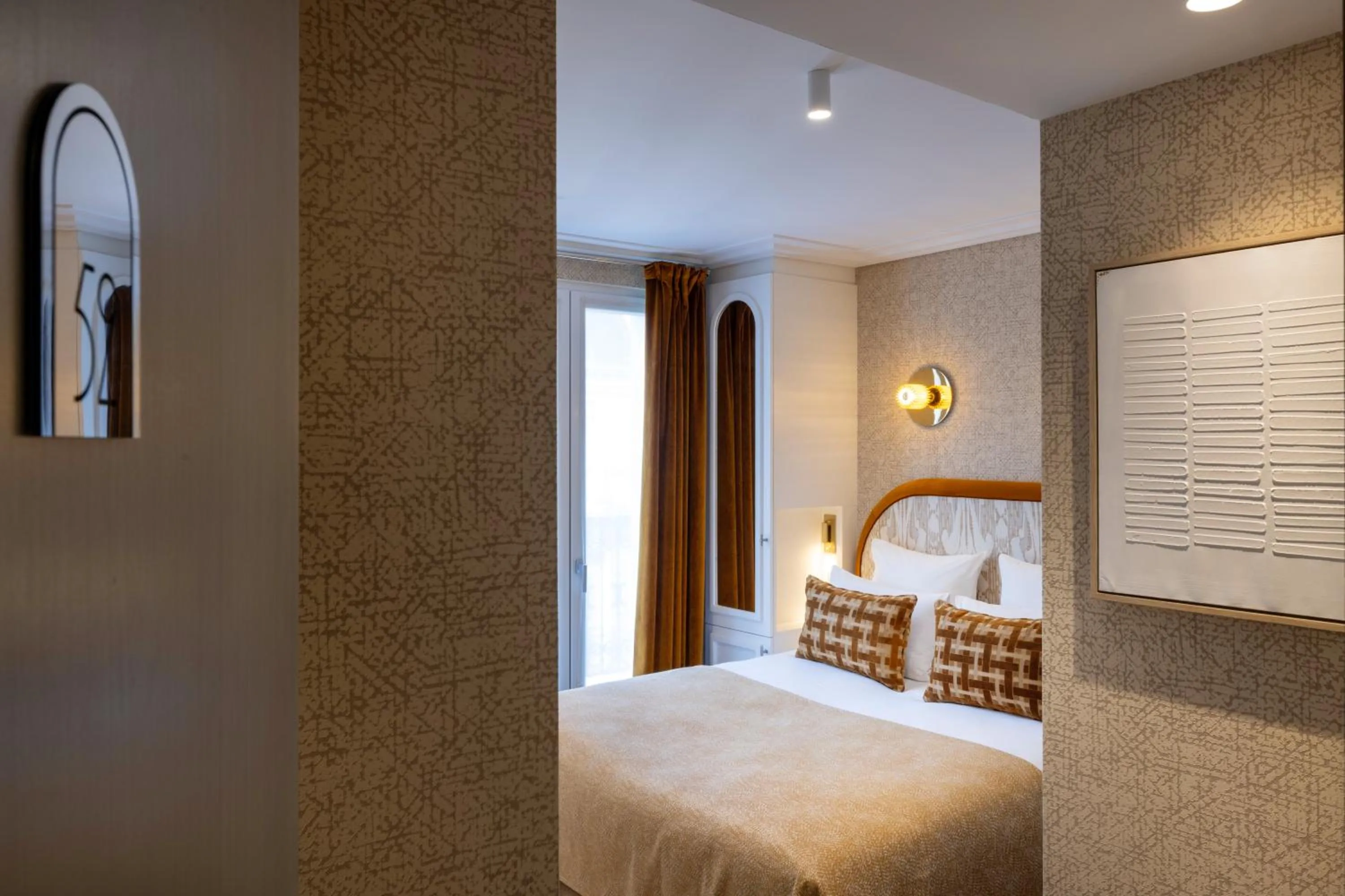 Photo of the whole room, Bed in Hotel des Carmes by Malone