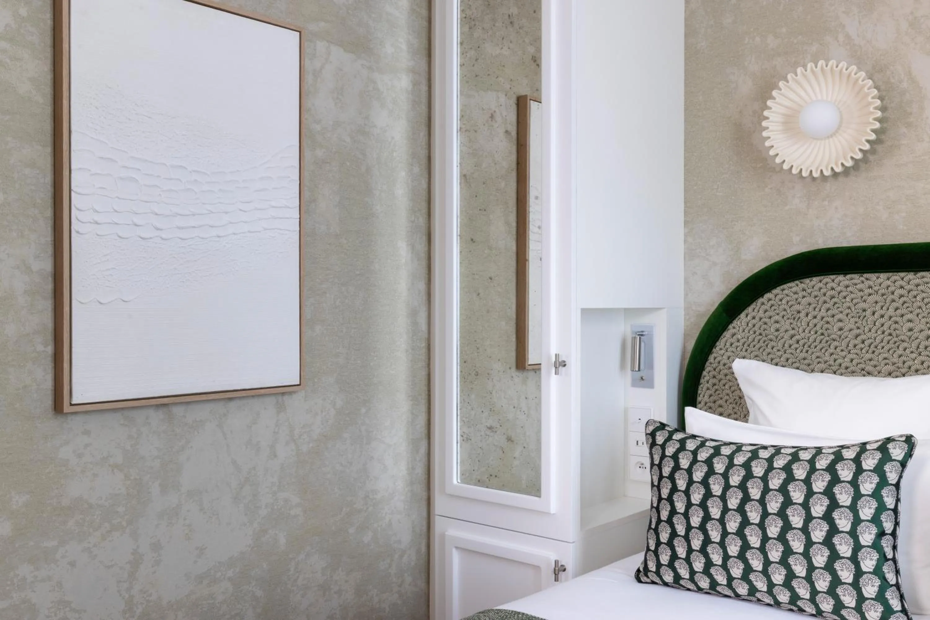 Bedroom, Bed in Hotel des Carmes by Malone