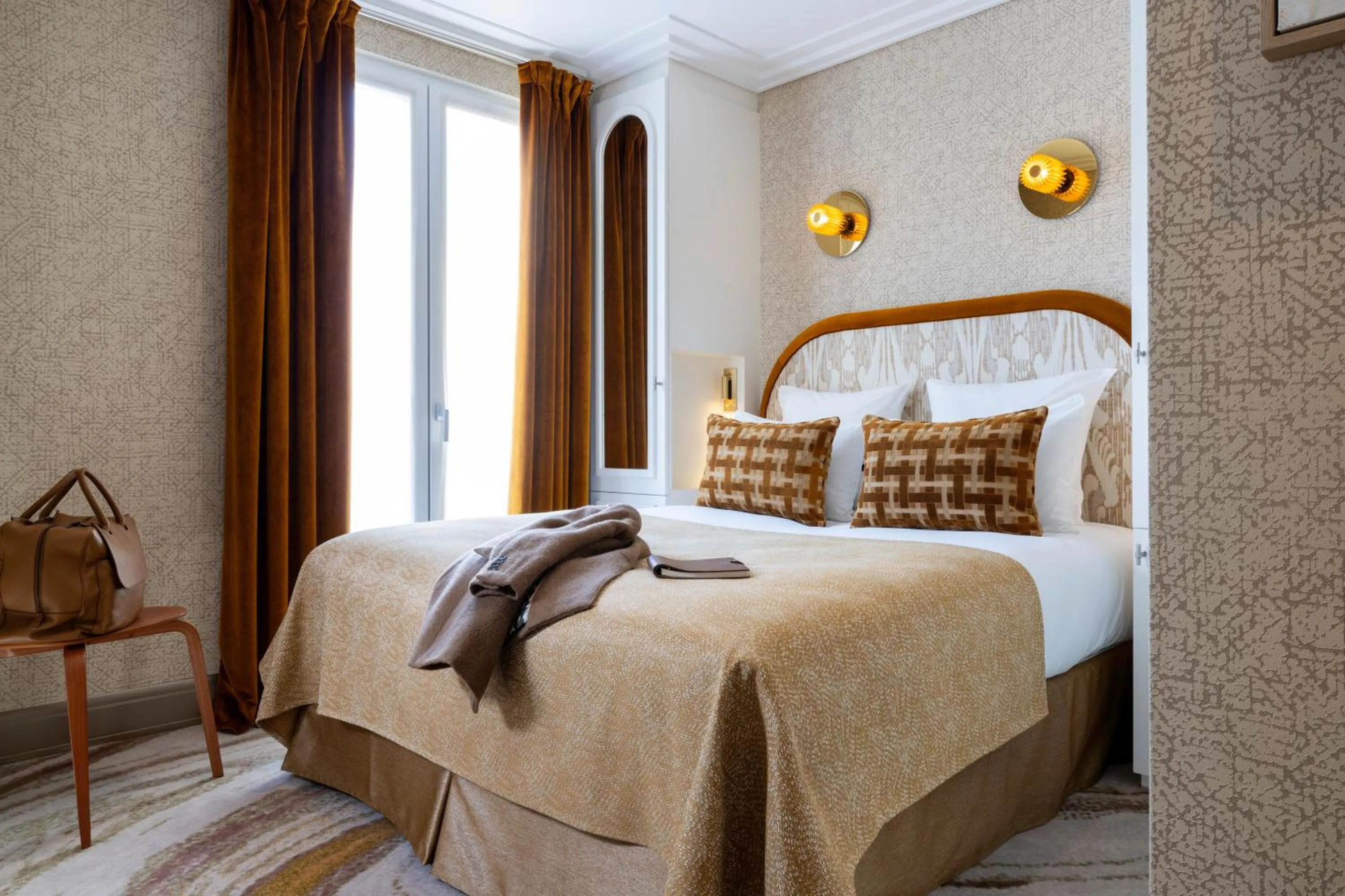 Bedroom, Bed in Hotel des Carmes by Malone