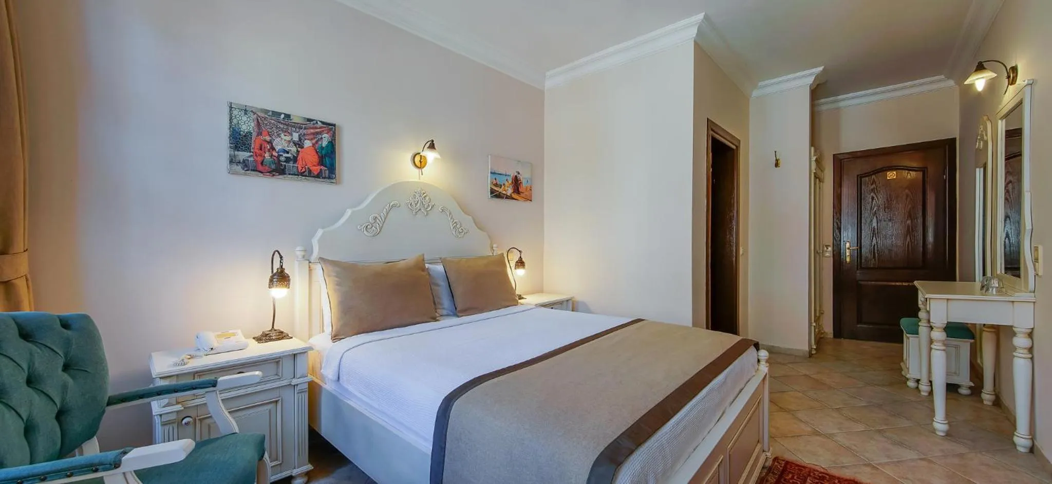 Photo of the whole room, Bed in La Paloma Hotel