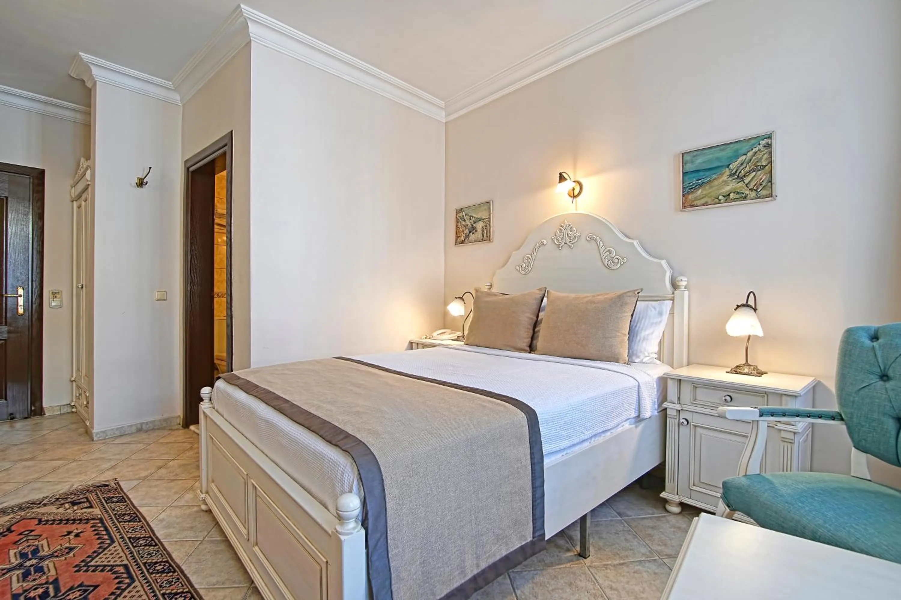 Photo of the whole room, Bed in La Paloma Hotel