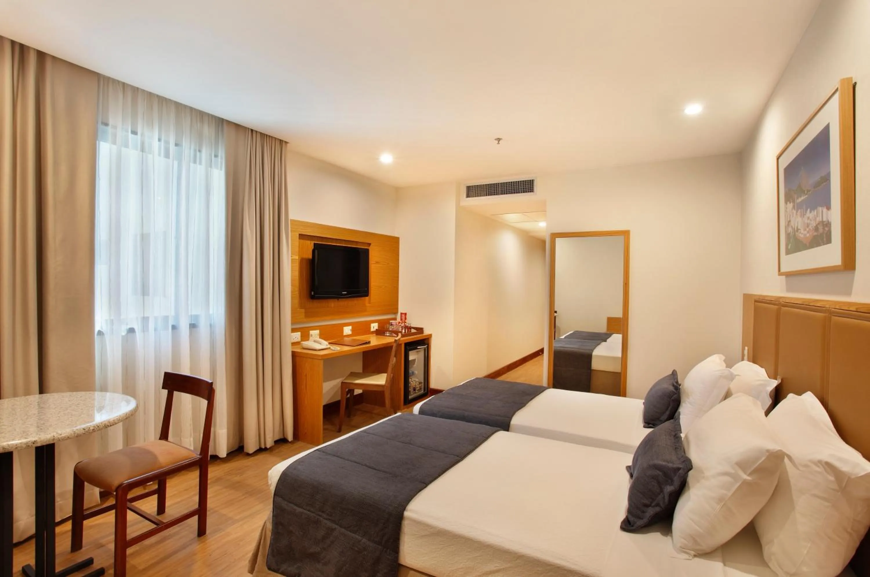 Photo of the whole room, Bed in Windsor Excelsior Copacabana