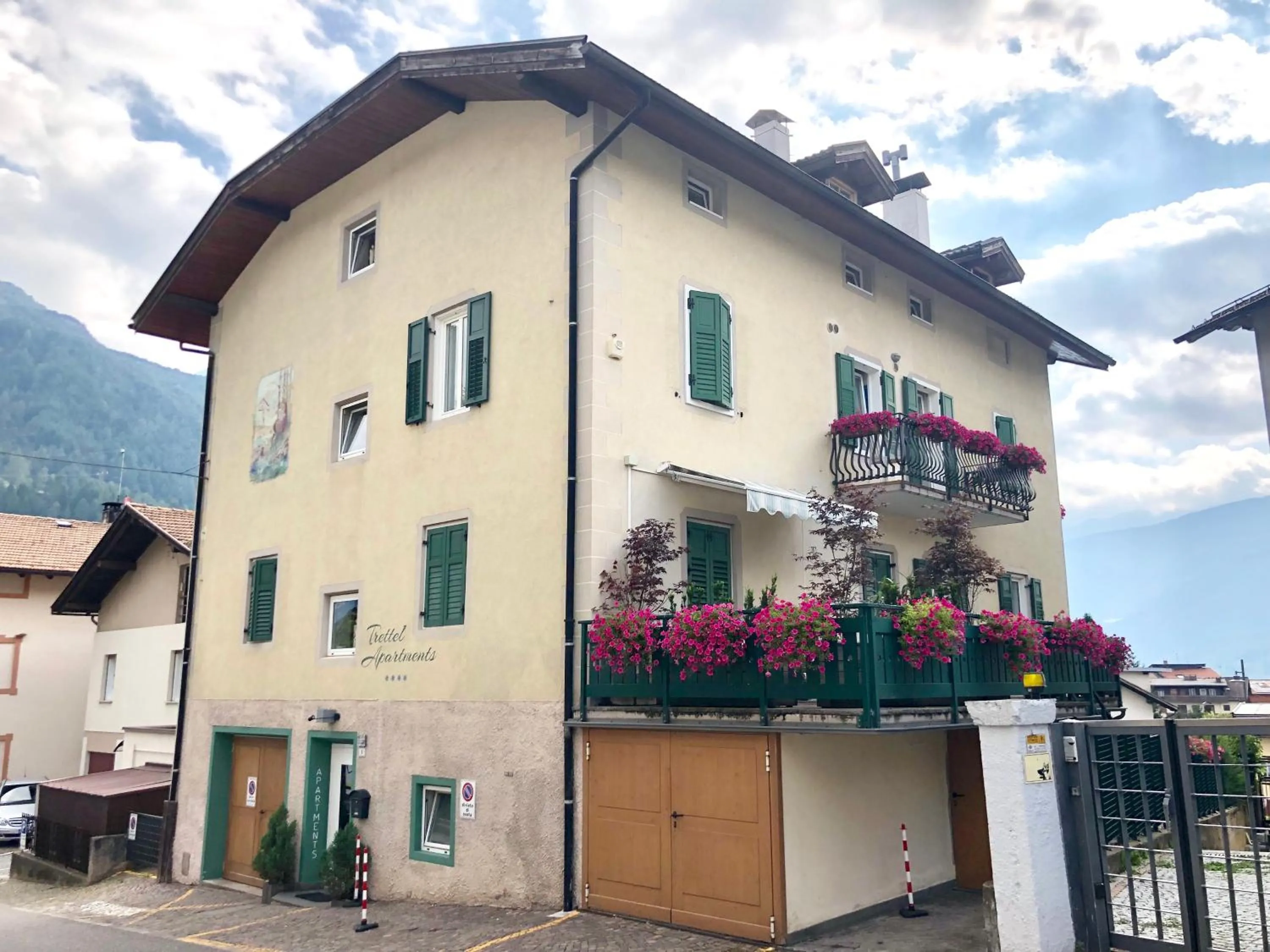 Facade/entrance in Apartments Trettel
