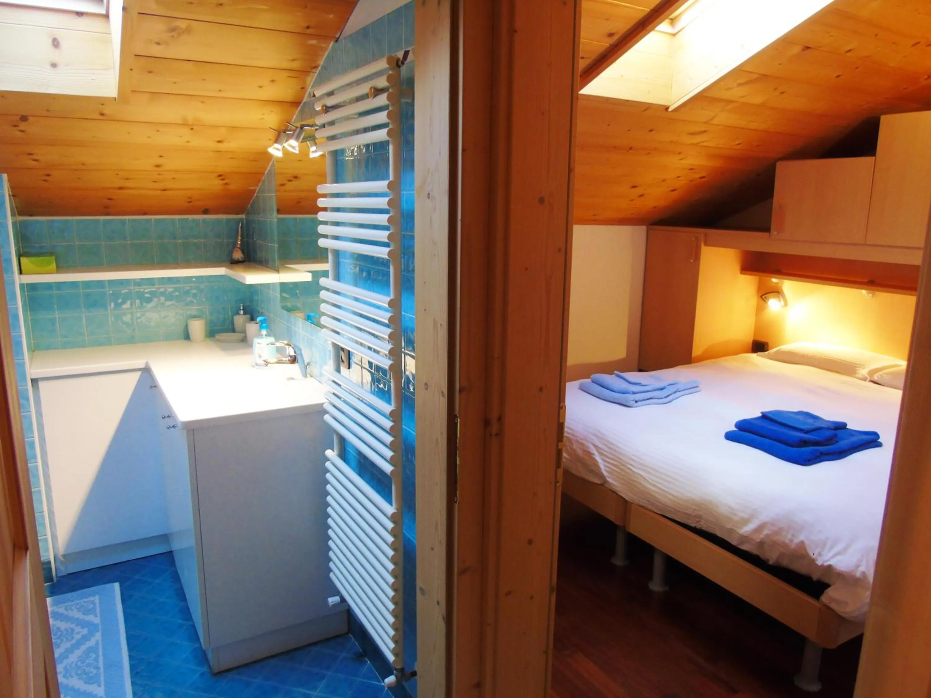 Bathroom, Bed in Apartments Trettel