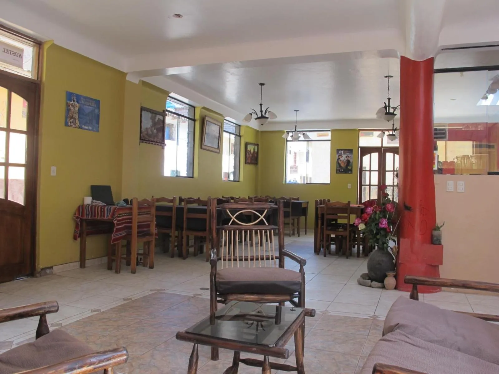 Communal lounge/ TV room in Tumy house B&B