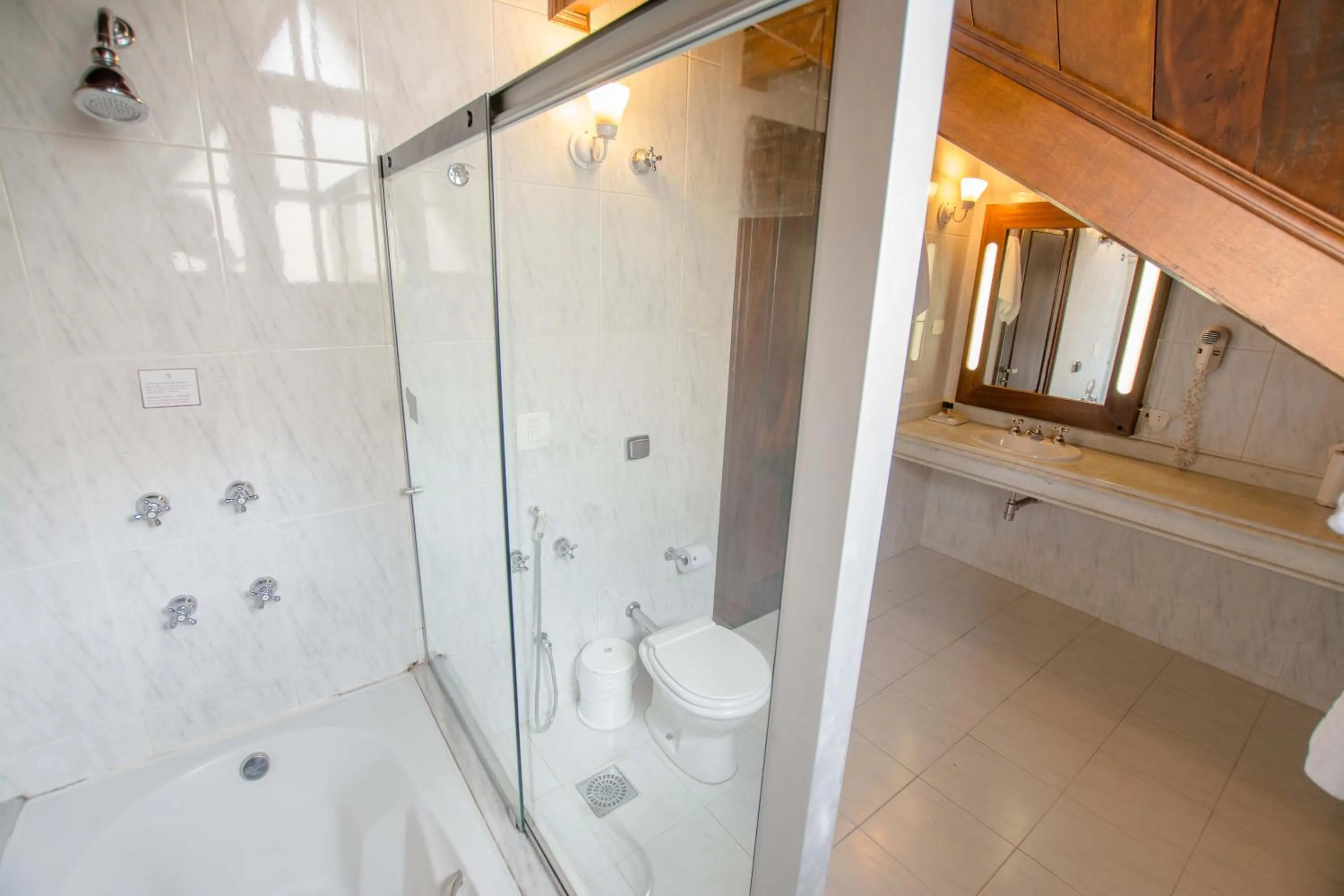 Shower in Johnscher by SJ - San Juan Curitiba