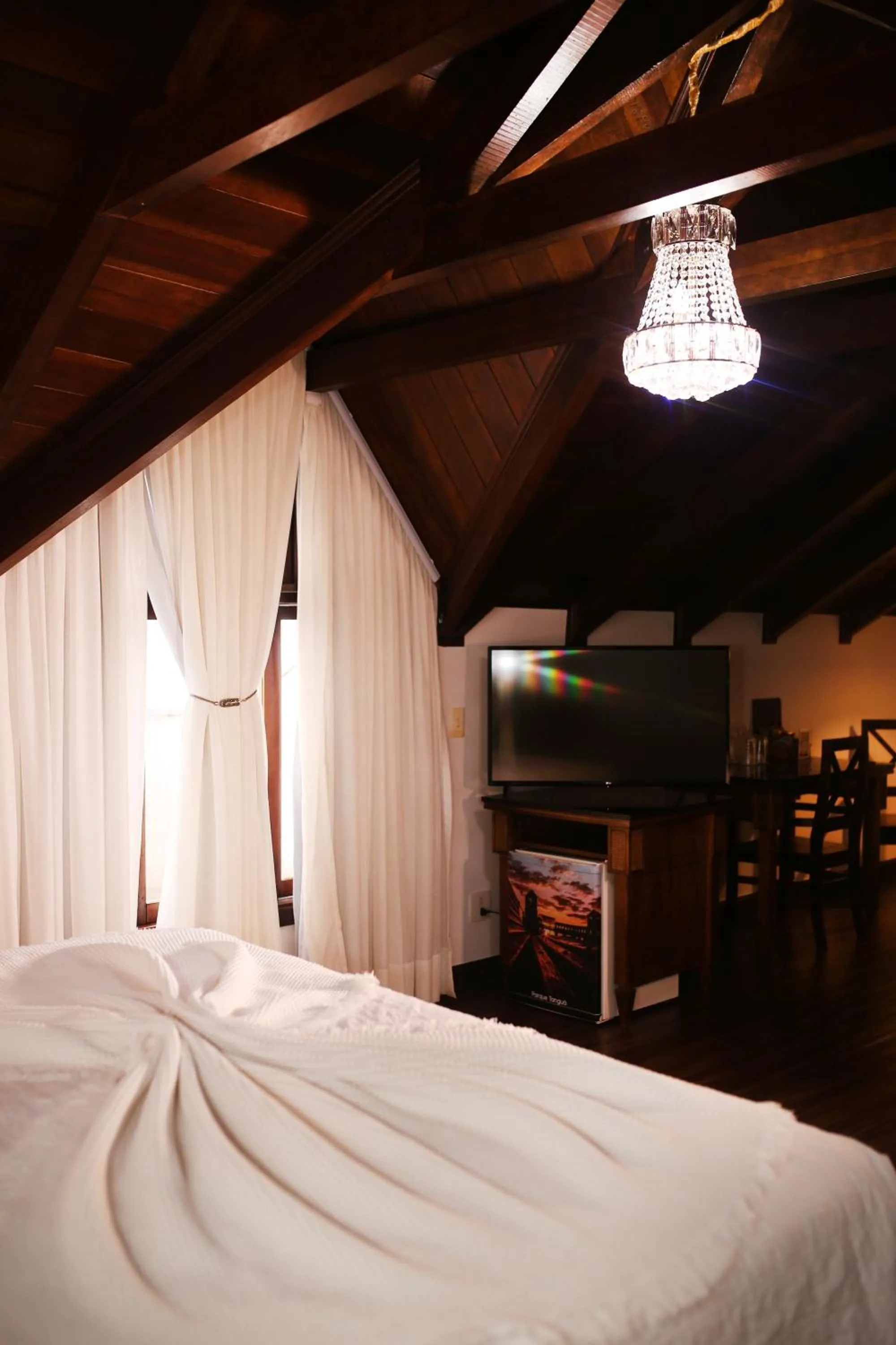 TV and multimedia, Bed in Johnscher by SJ - San Juan Curitiba