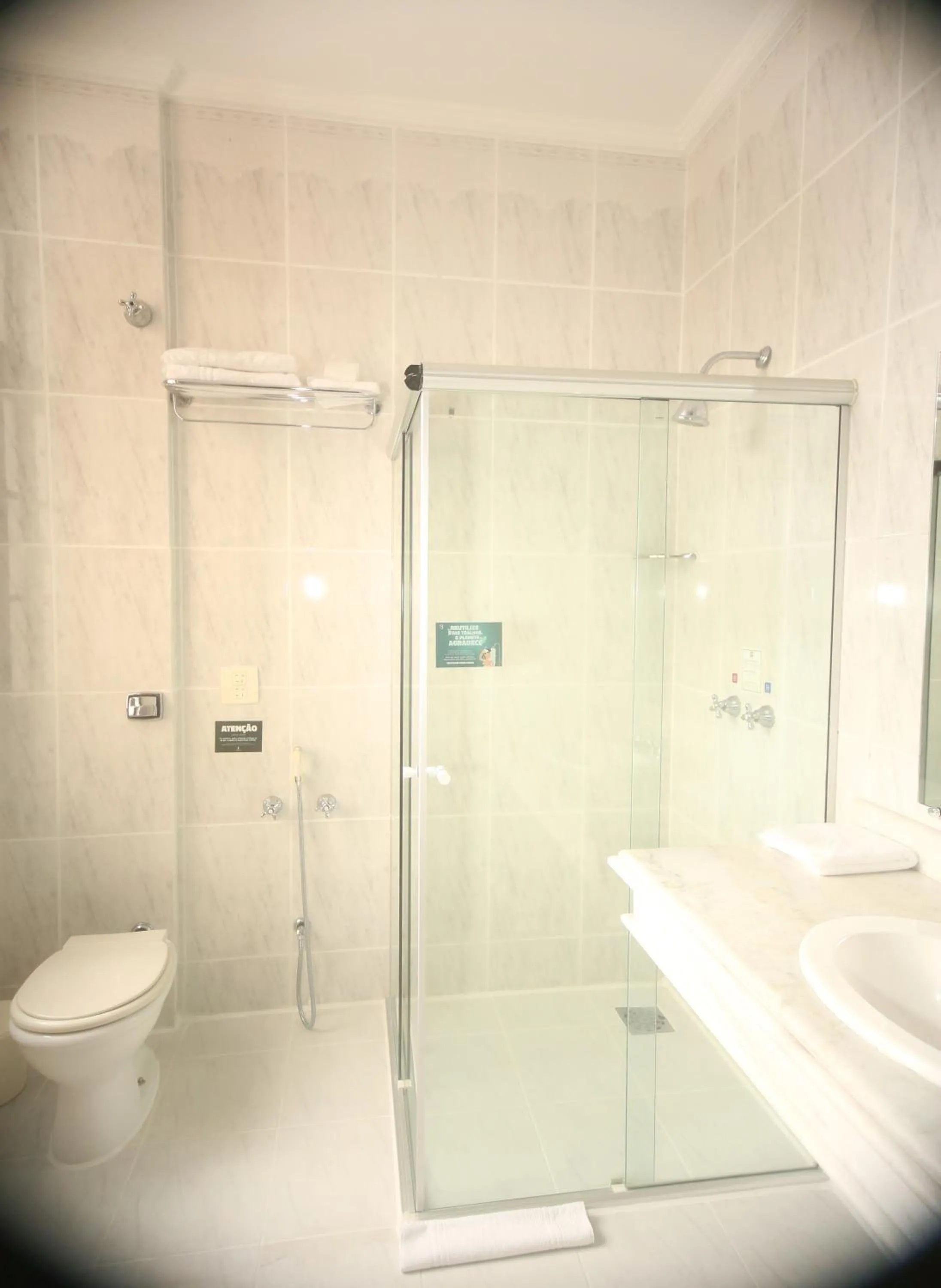 Shower in Johnscher by SJ - San Juan Curitiba