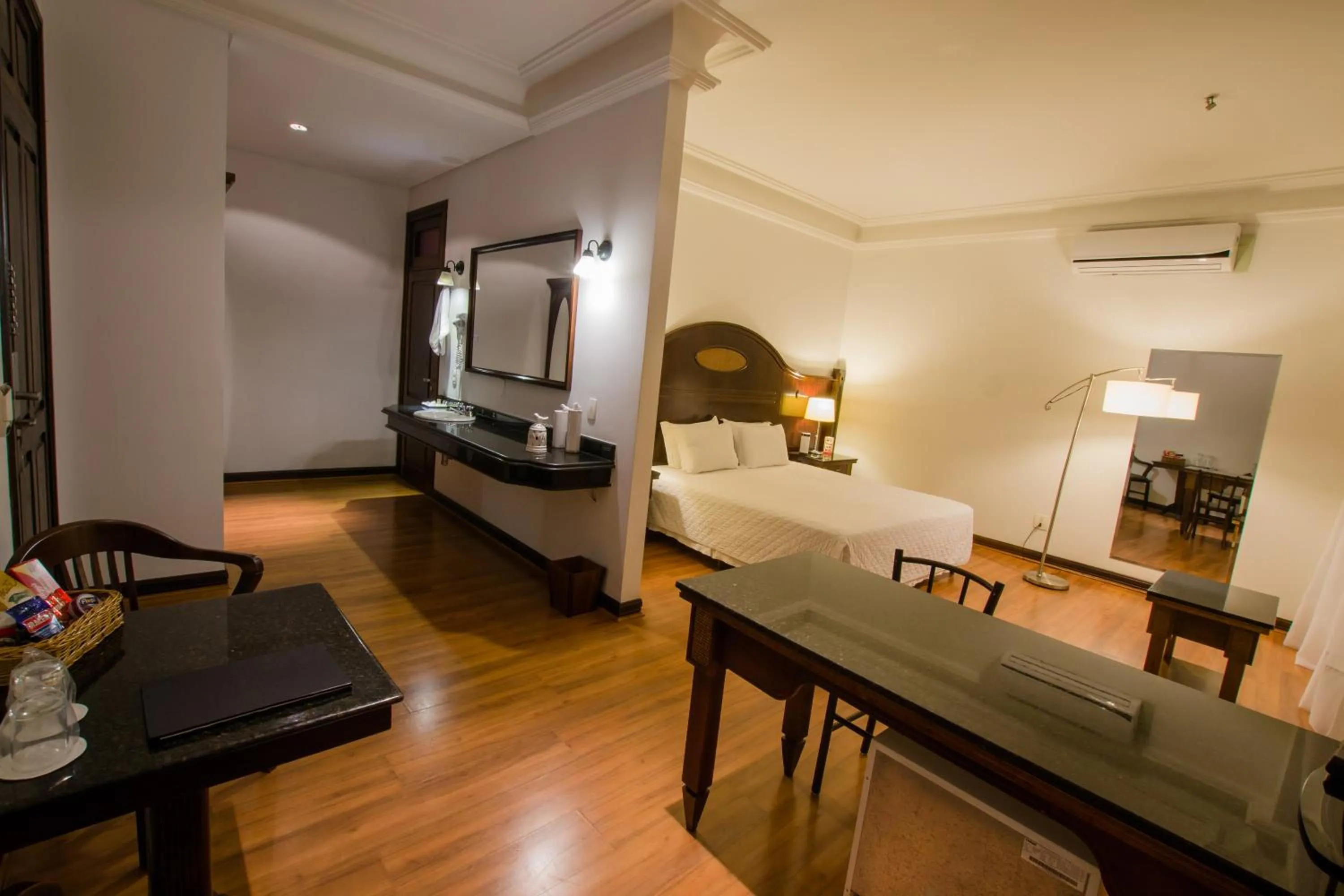 Photo of the whole room, Bed in Johnscher by SJ - San Juan Curitiba