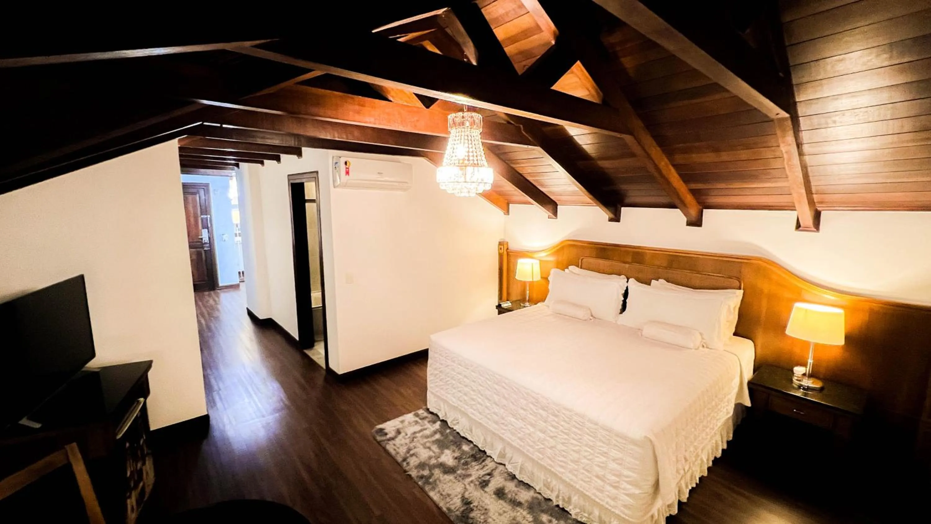 Bed in Johnscher by SJ - San Juan Curitiba