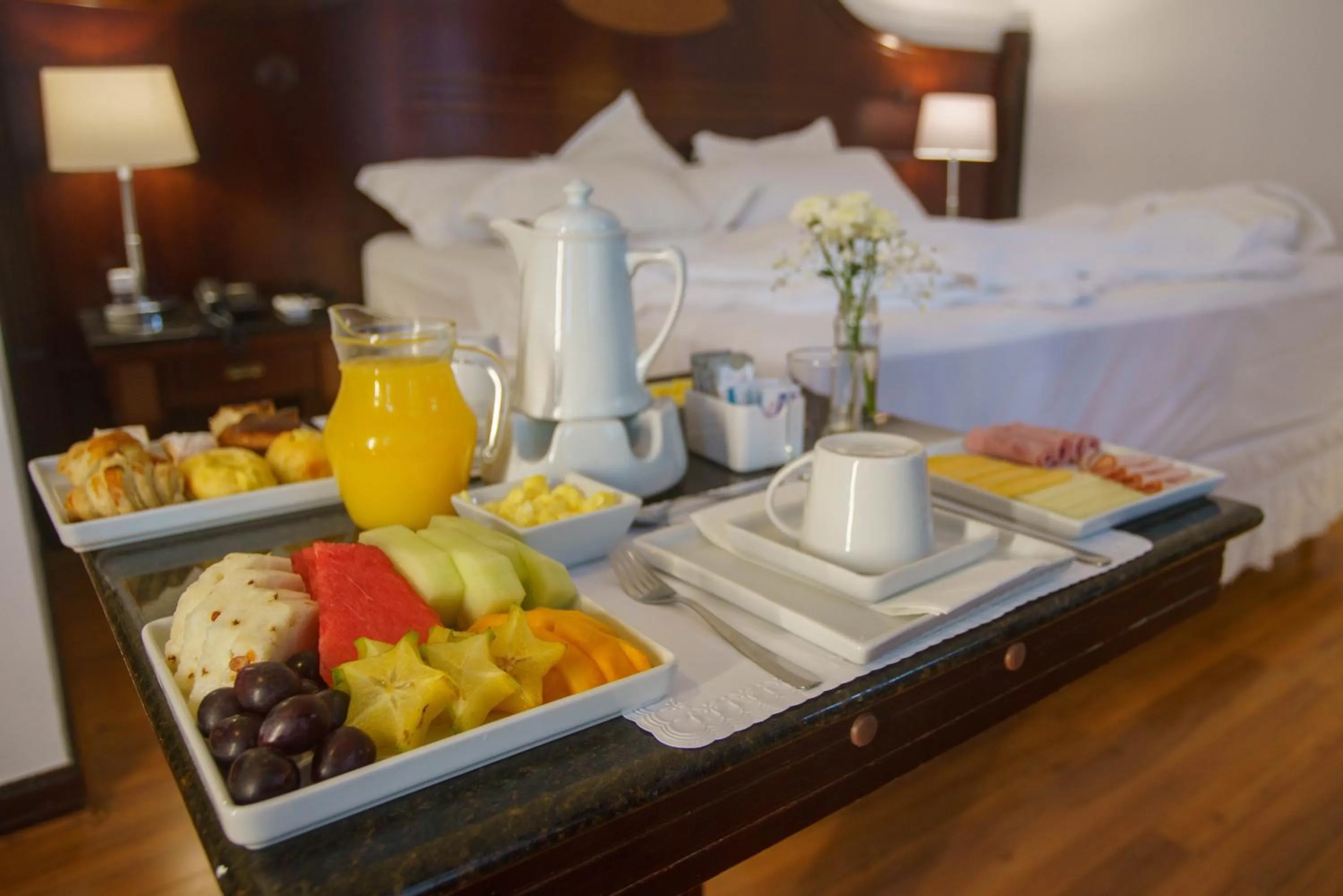 Food and drinks, Bed in Johnscher by SJ - San Juan Curitiba