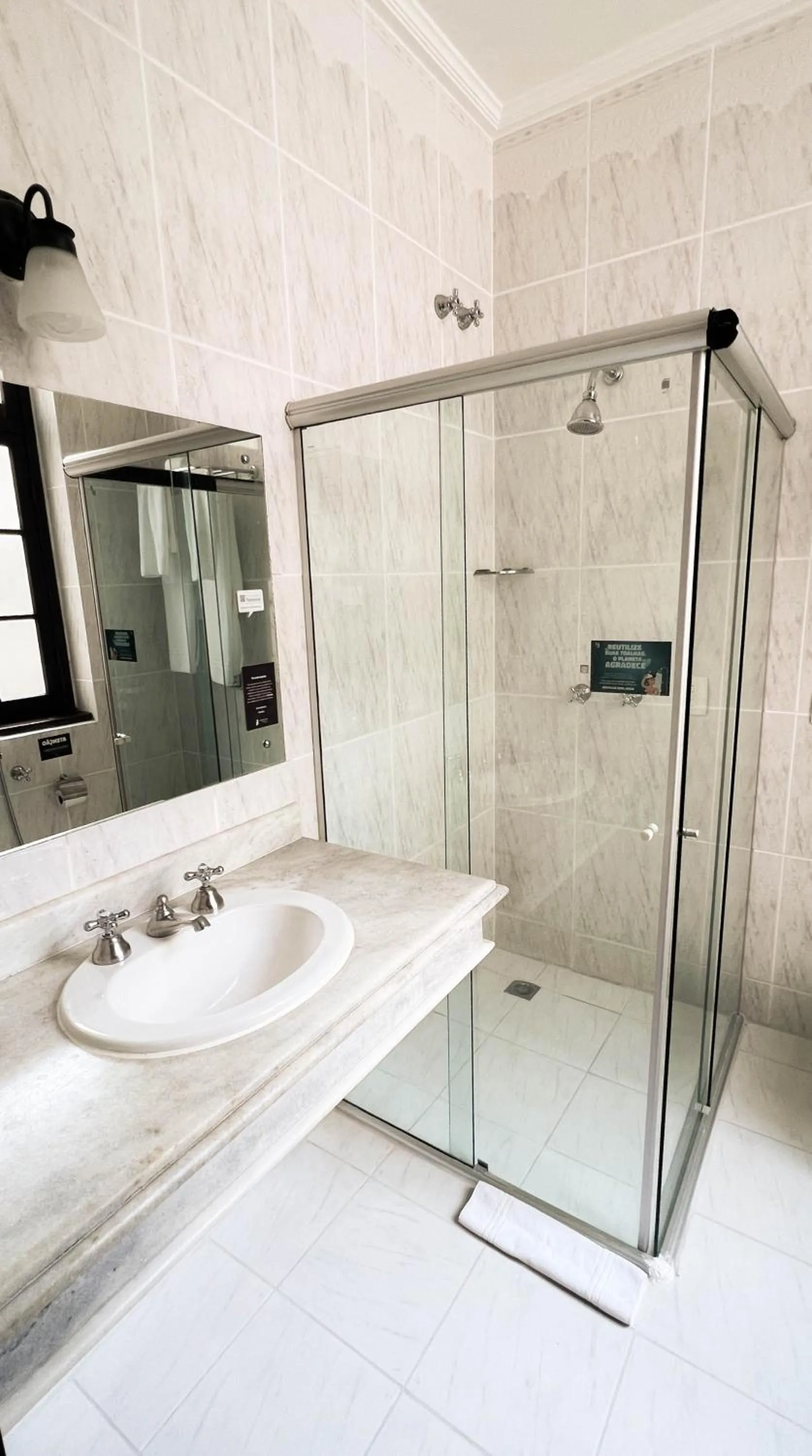 Bathroom in Johnscher by SJ - San Juan Curitiba