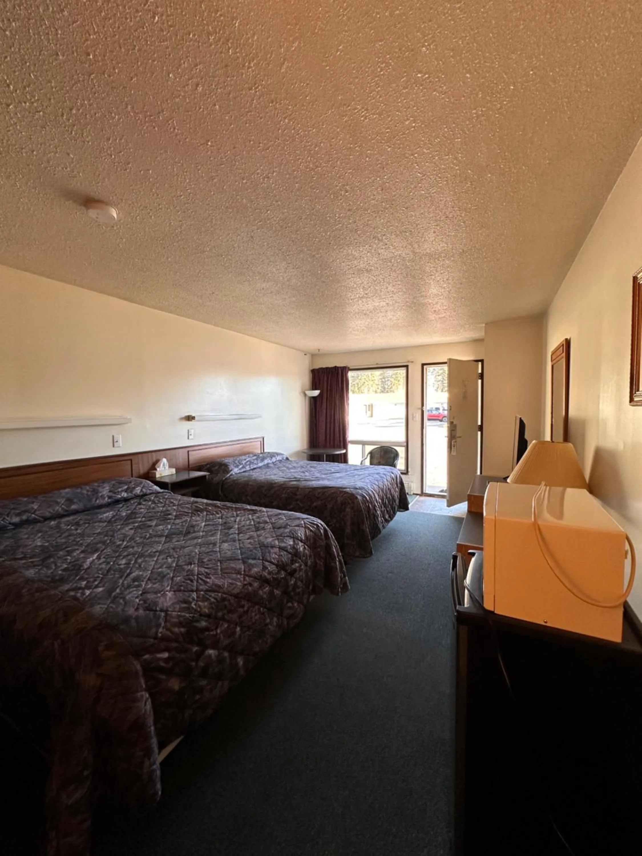 Bedroom, Bed in Howard Johnson by Wyndham Edson