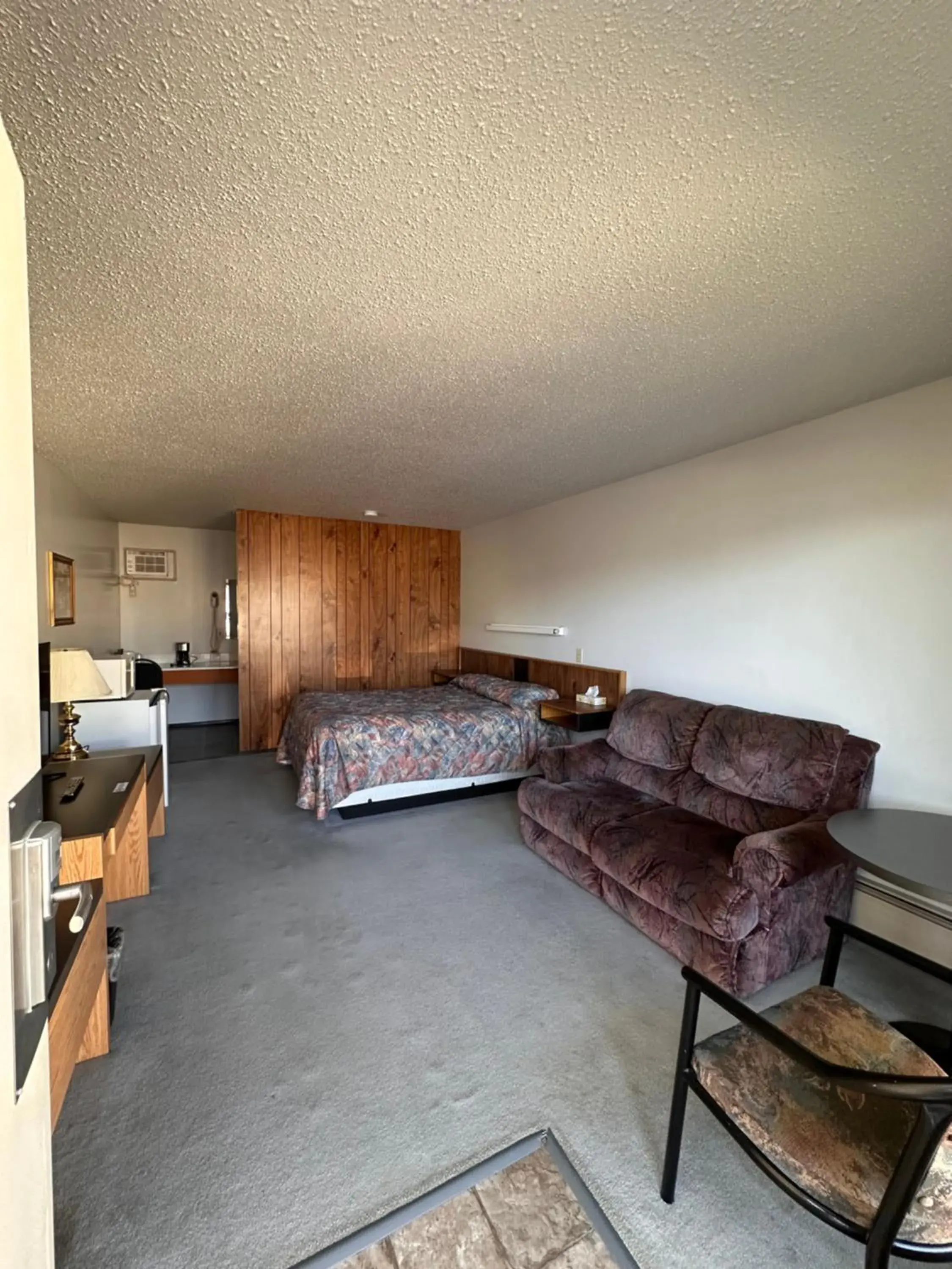 Queen Room - Smoking in Howard Johnson by Wyndham Edson Queen Room - Smoking in Howard Johnson by Wyndham Edson