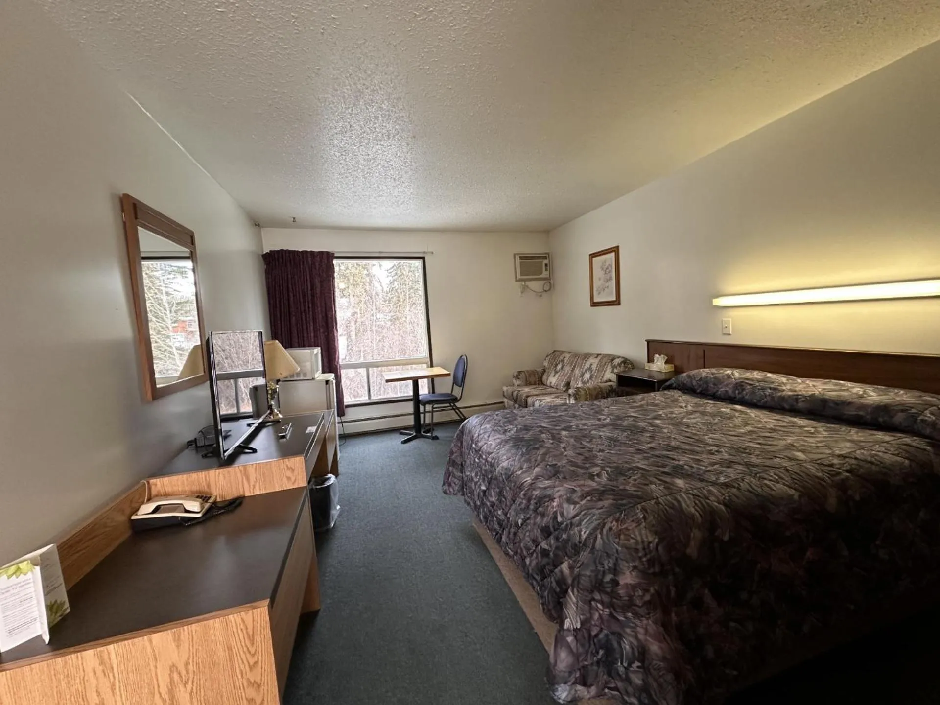 Bedroom, Bed in Howard Johnson by Wyndham Edson