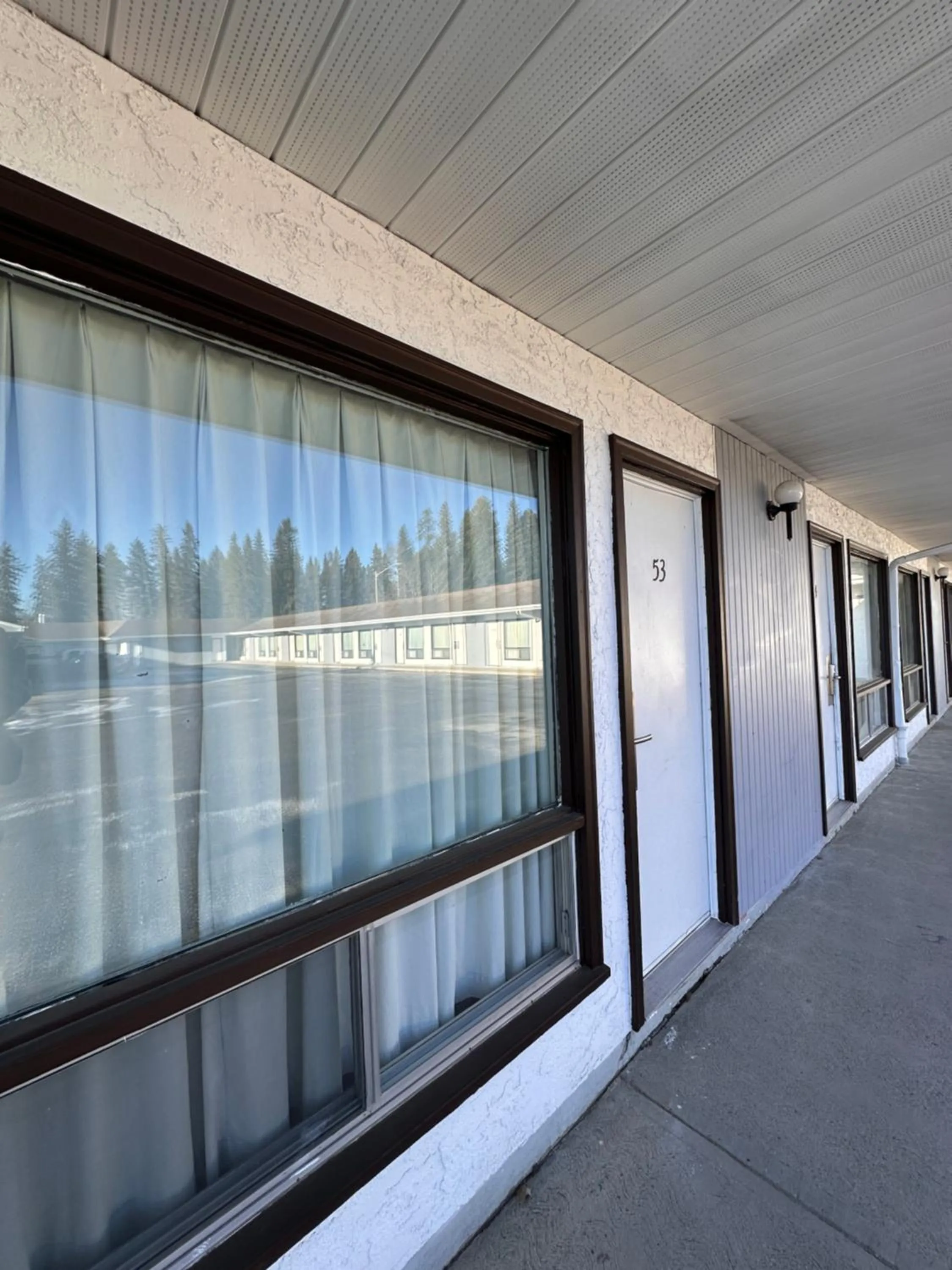 Property building in Howard Johnson by Wyndham Edson