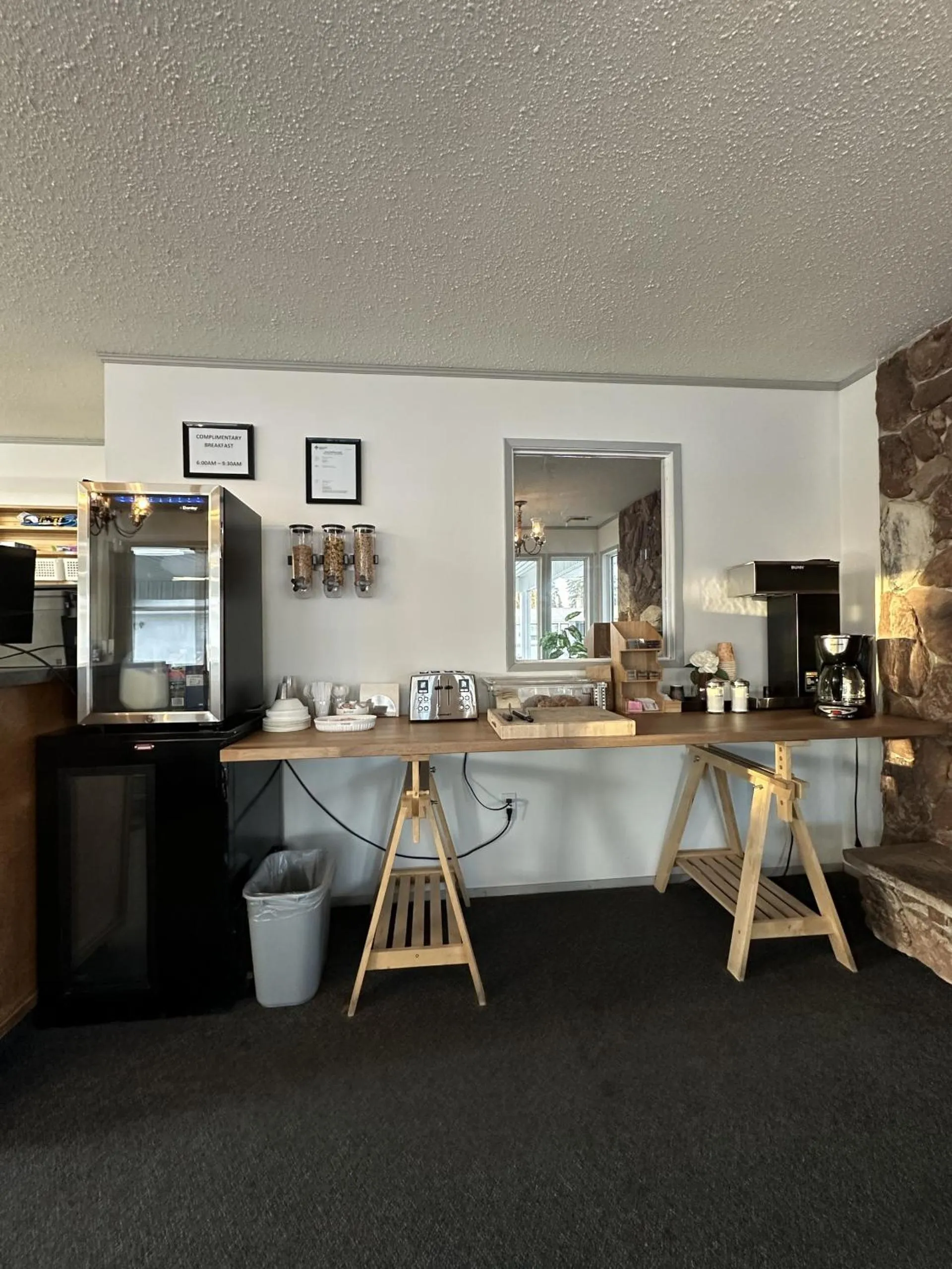 Breakfast in Howard Johnson by Wyndham Edson