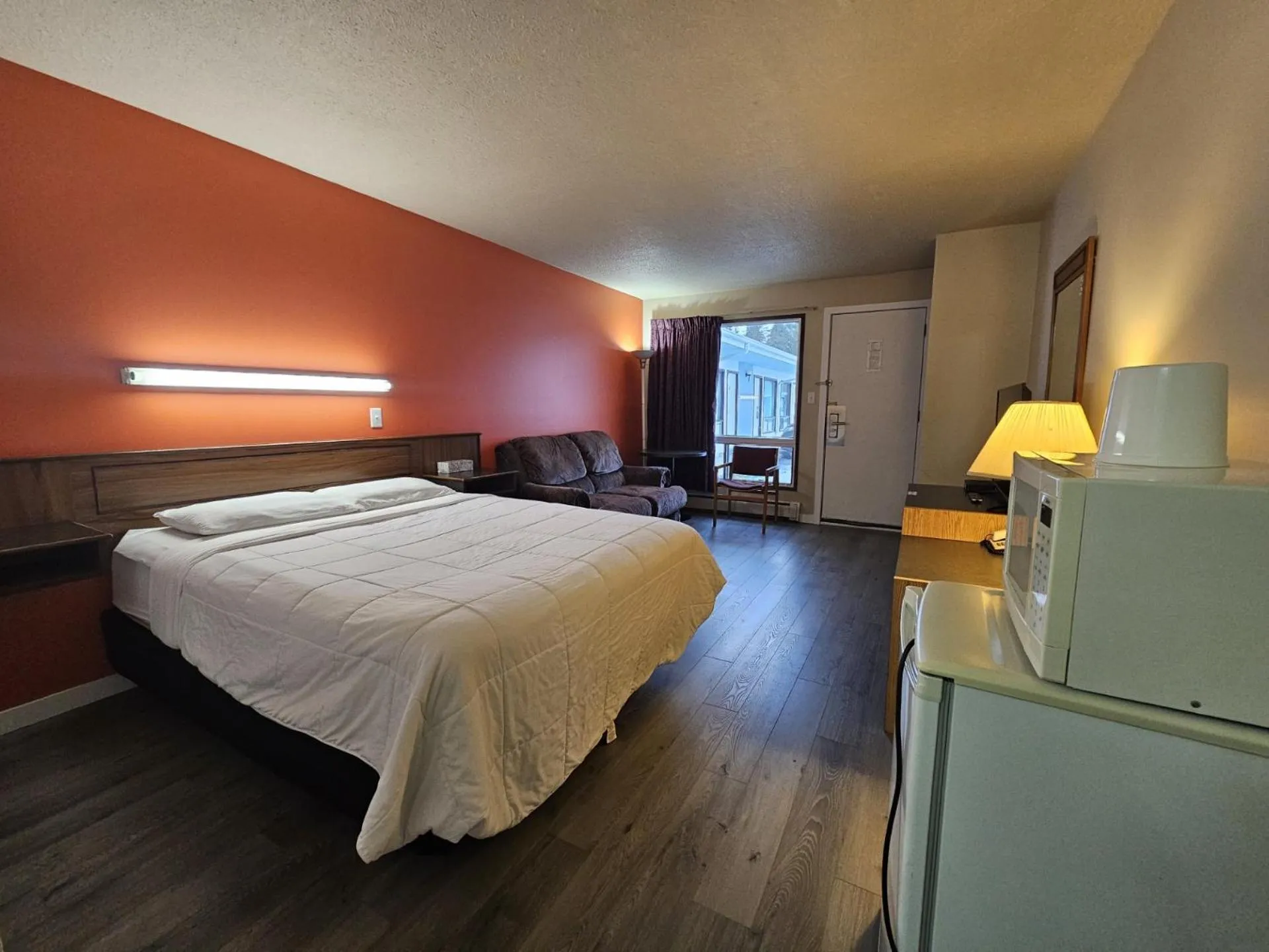 Bed in Howard Johnson by Wyndham Edson