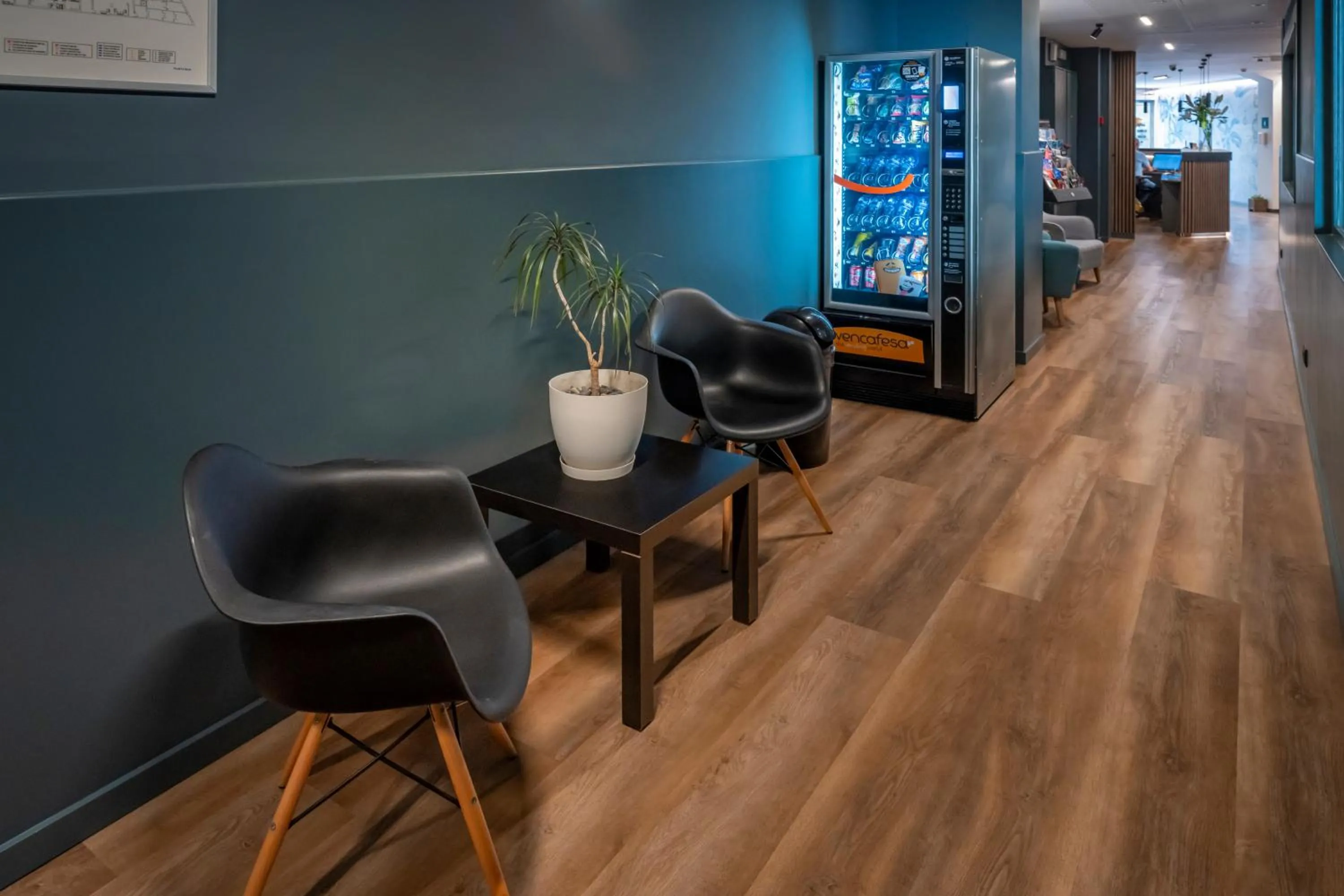 vending machine in Hostal Operaramblas