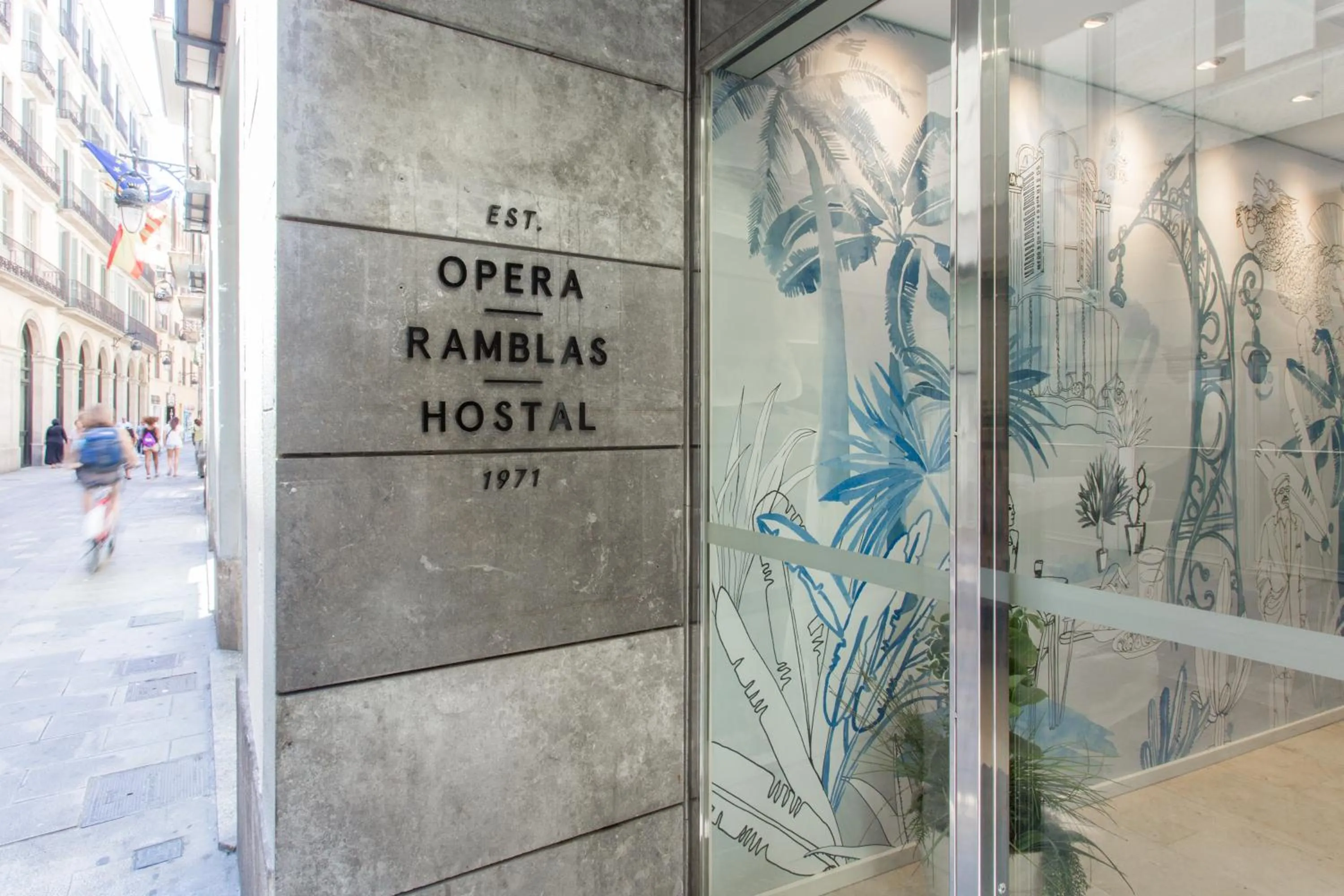Facade/entrance in Hostal Operaramblas