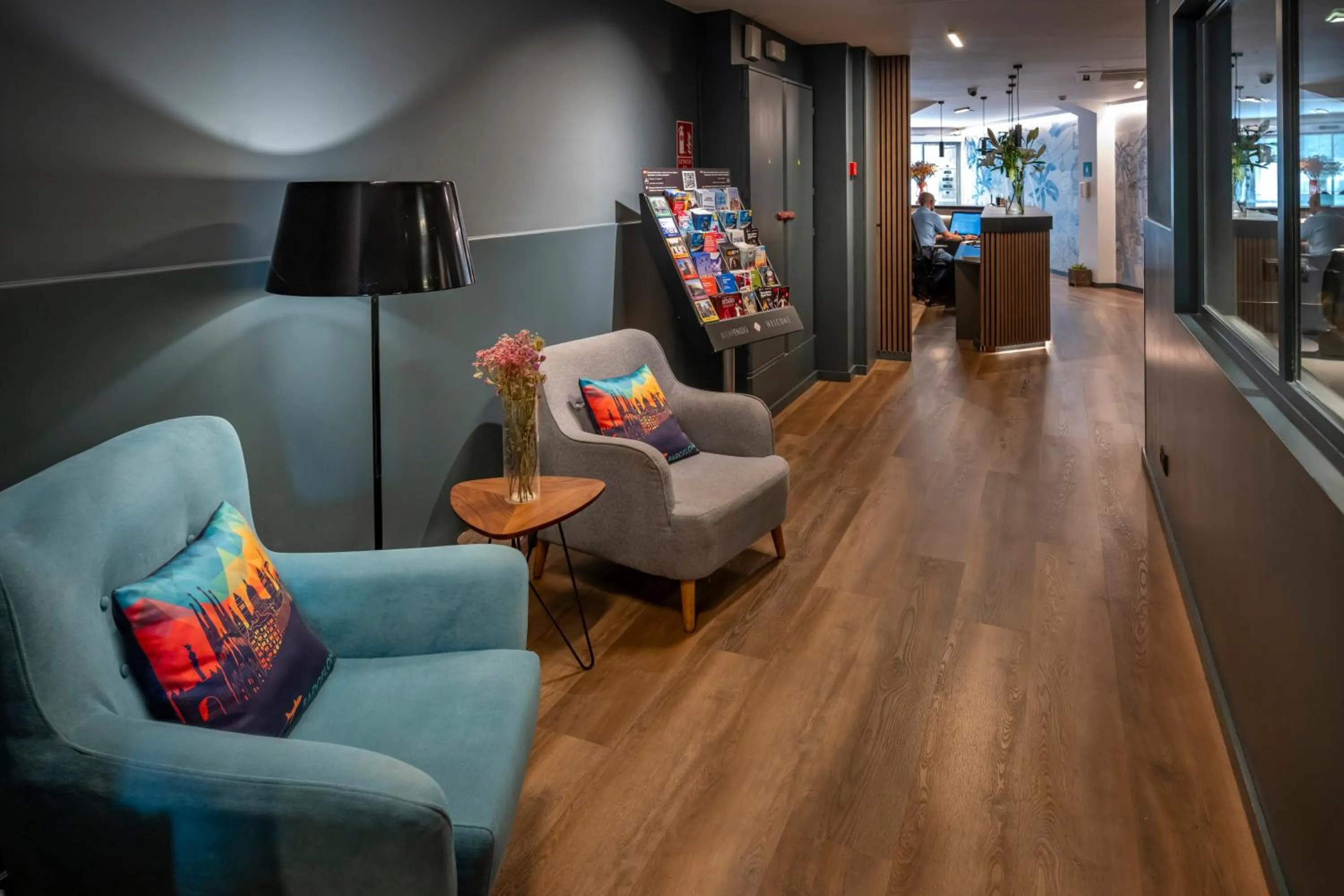 Living room in Hostal Operaramblas