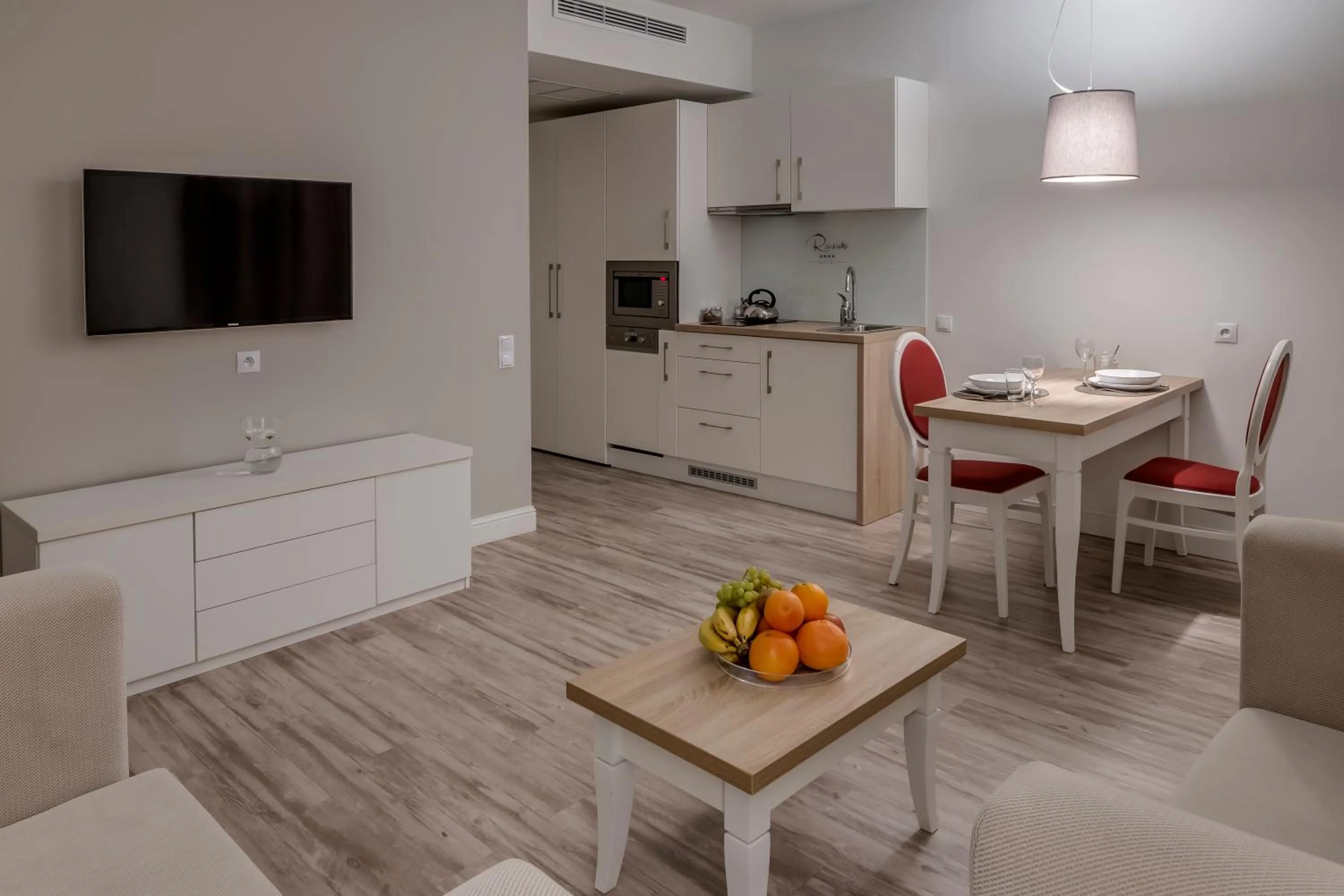 Kitchen or kitchenette in Hotel Rozbicki
