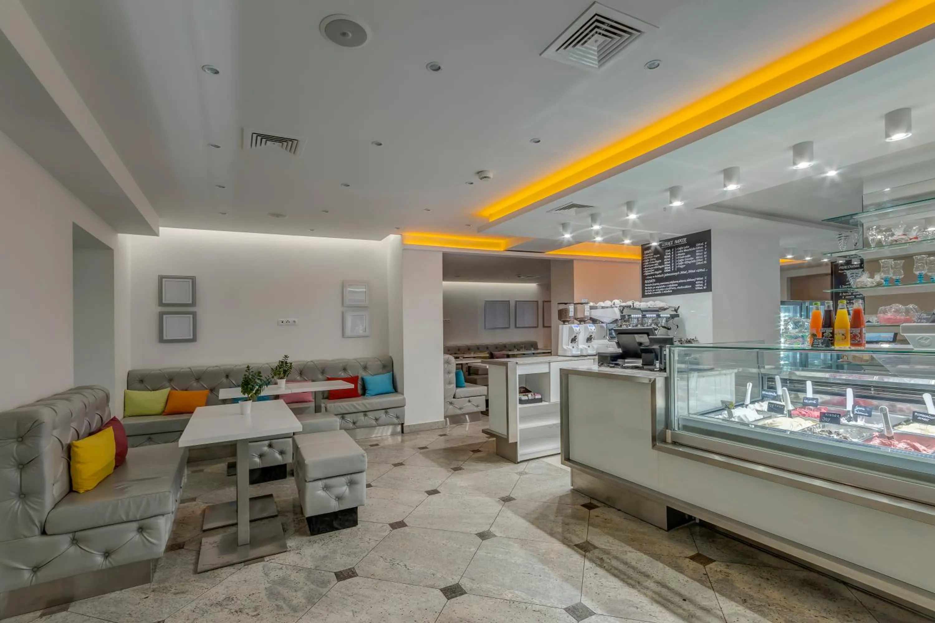 Lounge or bar in Hotel Rozbicki