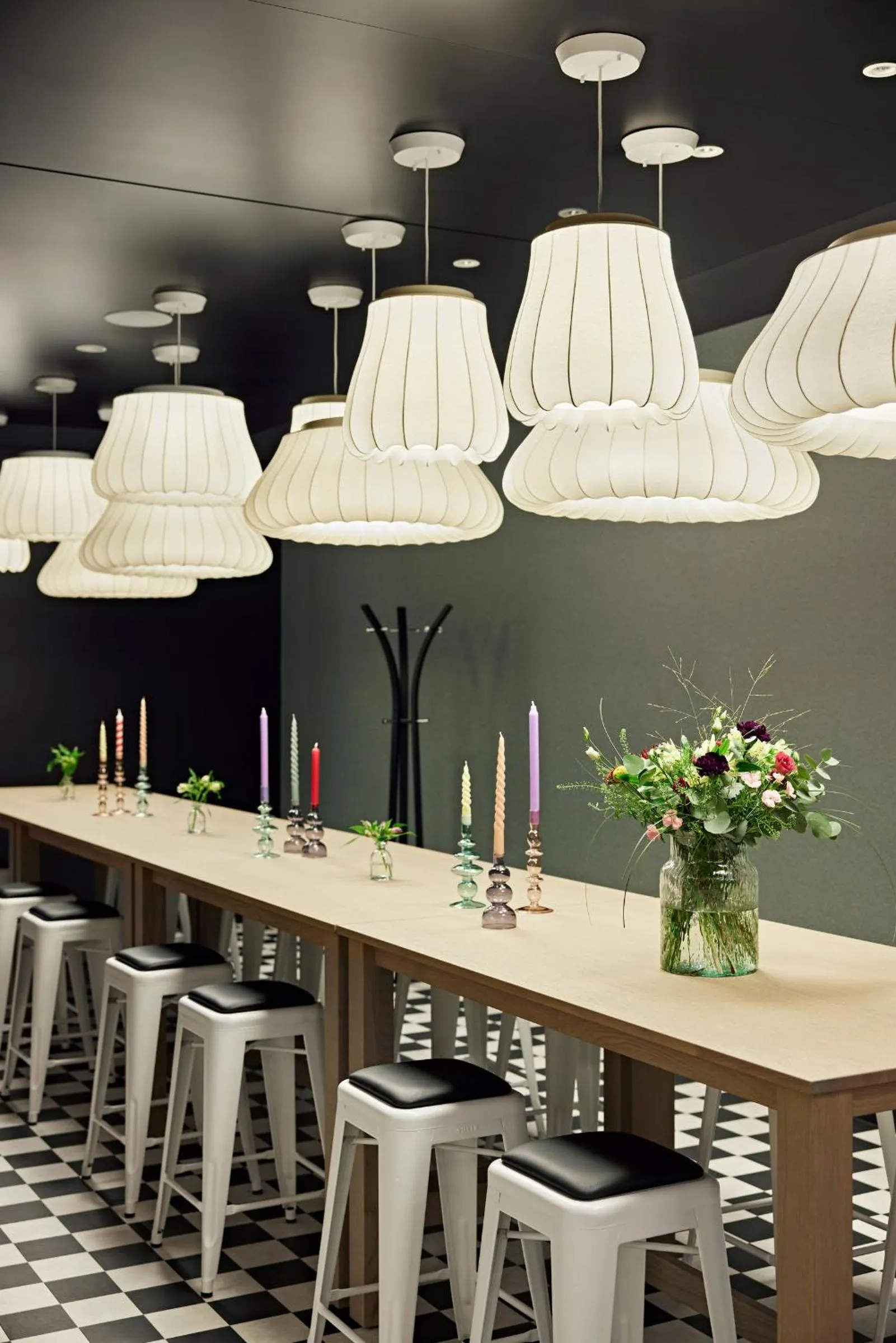 Lounge or bar in LEGERE EXPRESS Bielefeld