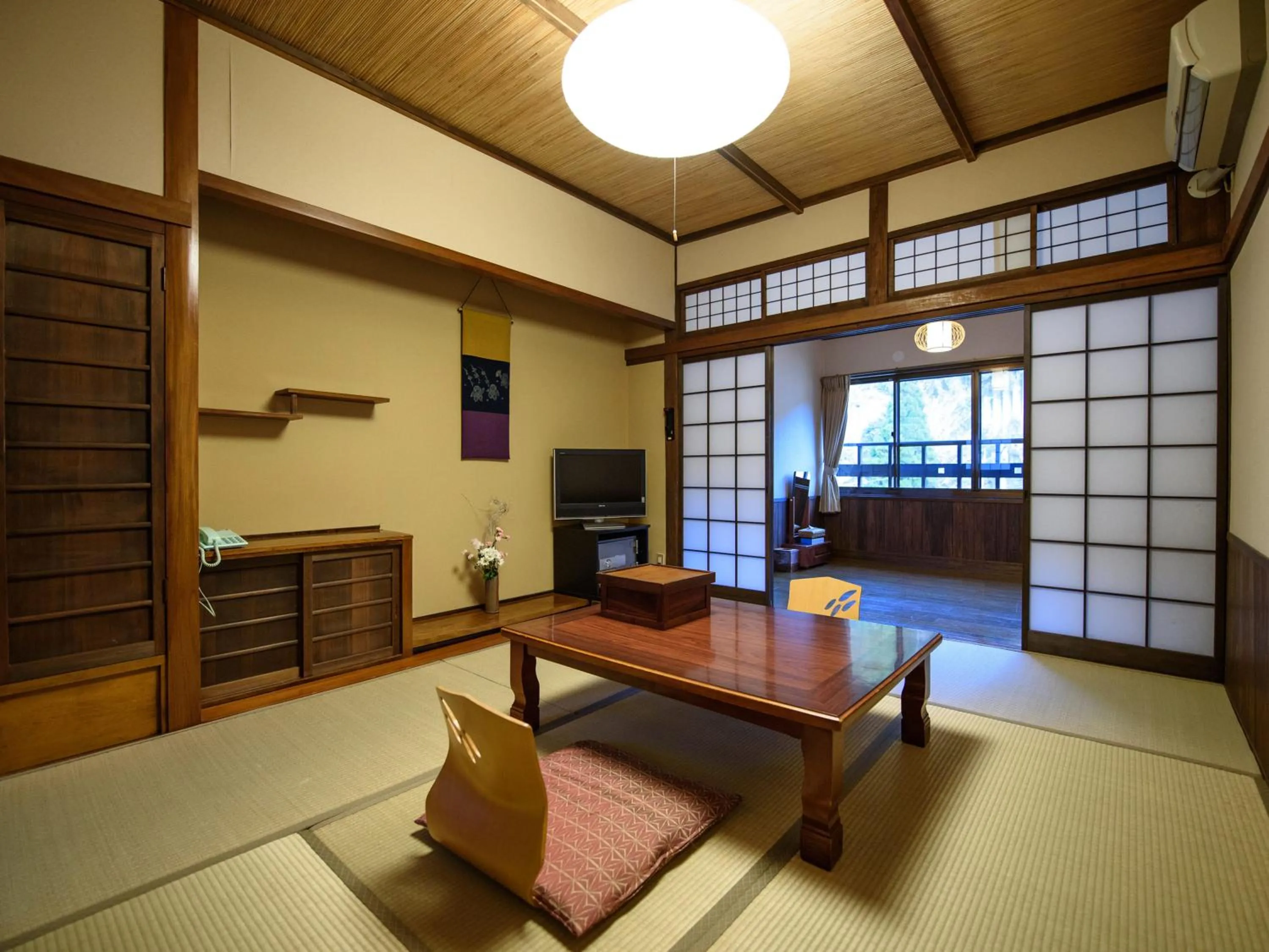 Photo of the whole room in Yunohira Kamiyanagiya