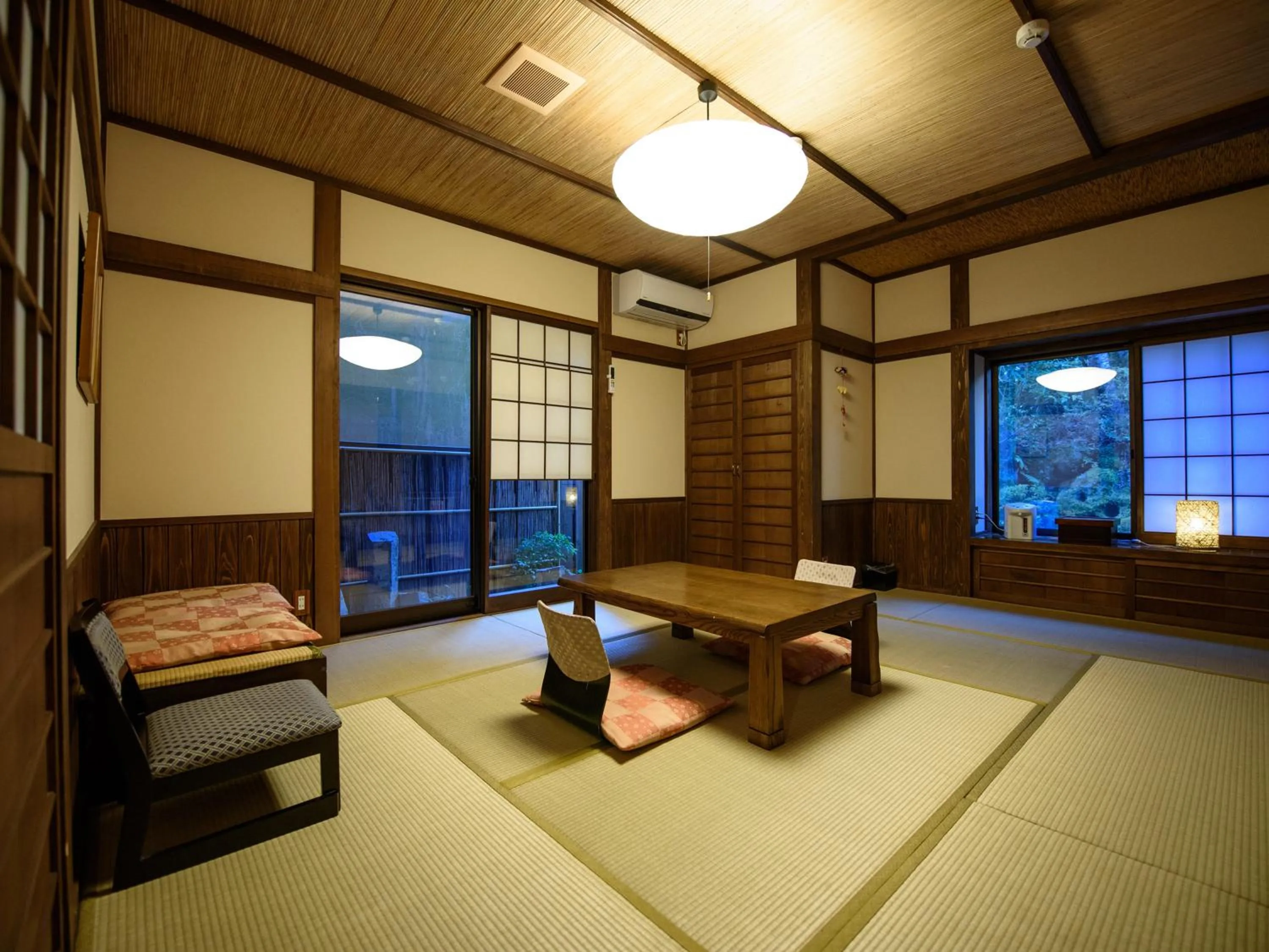 Photo of the whole room in Yunohira Kamiyanagiya