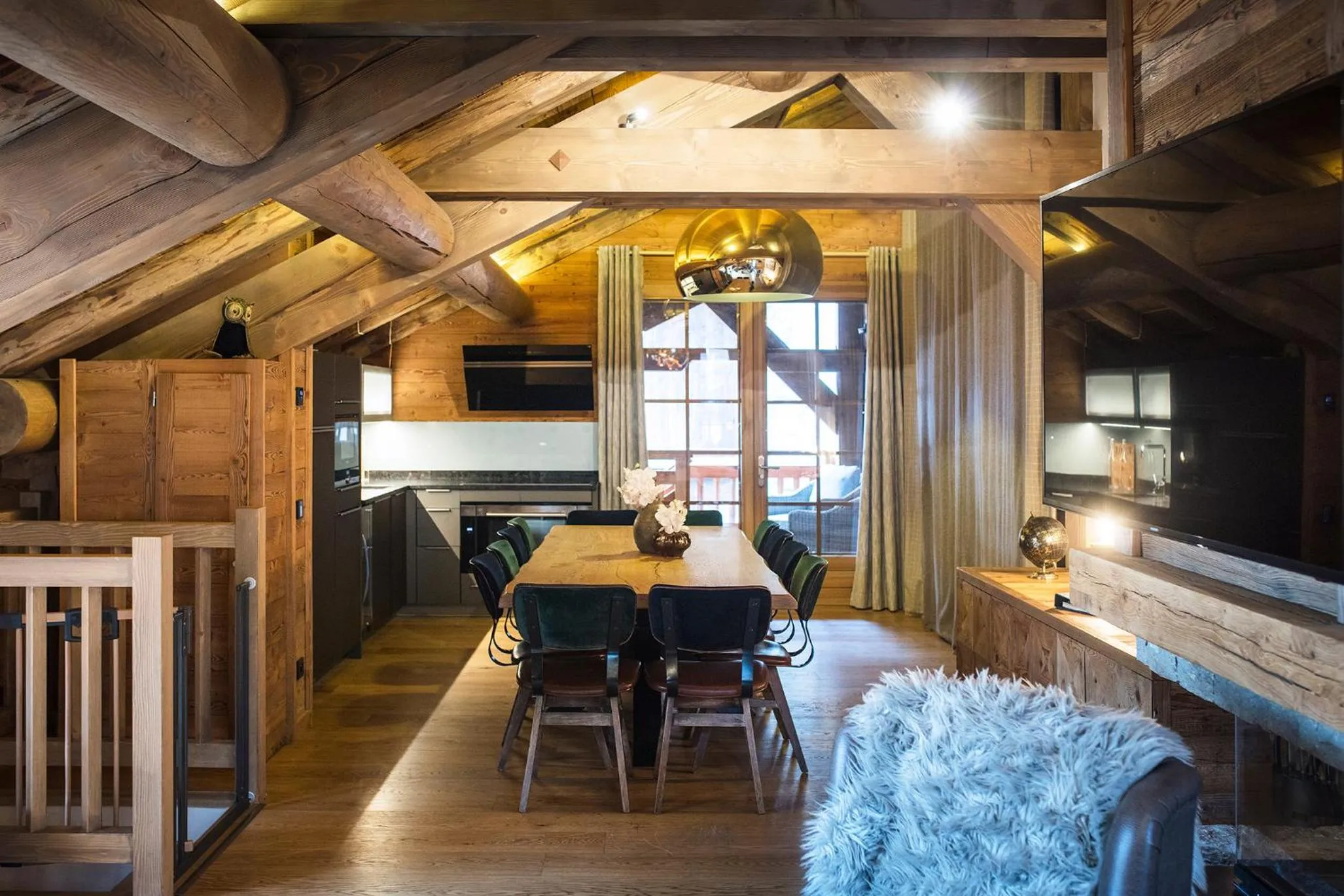 Dining area in Les Cimes