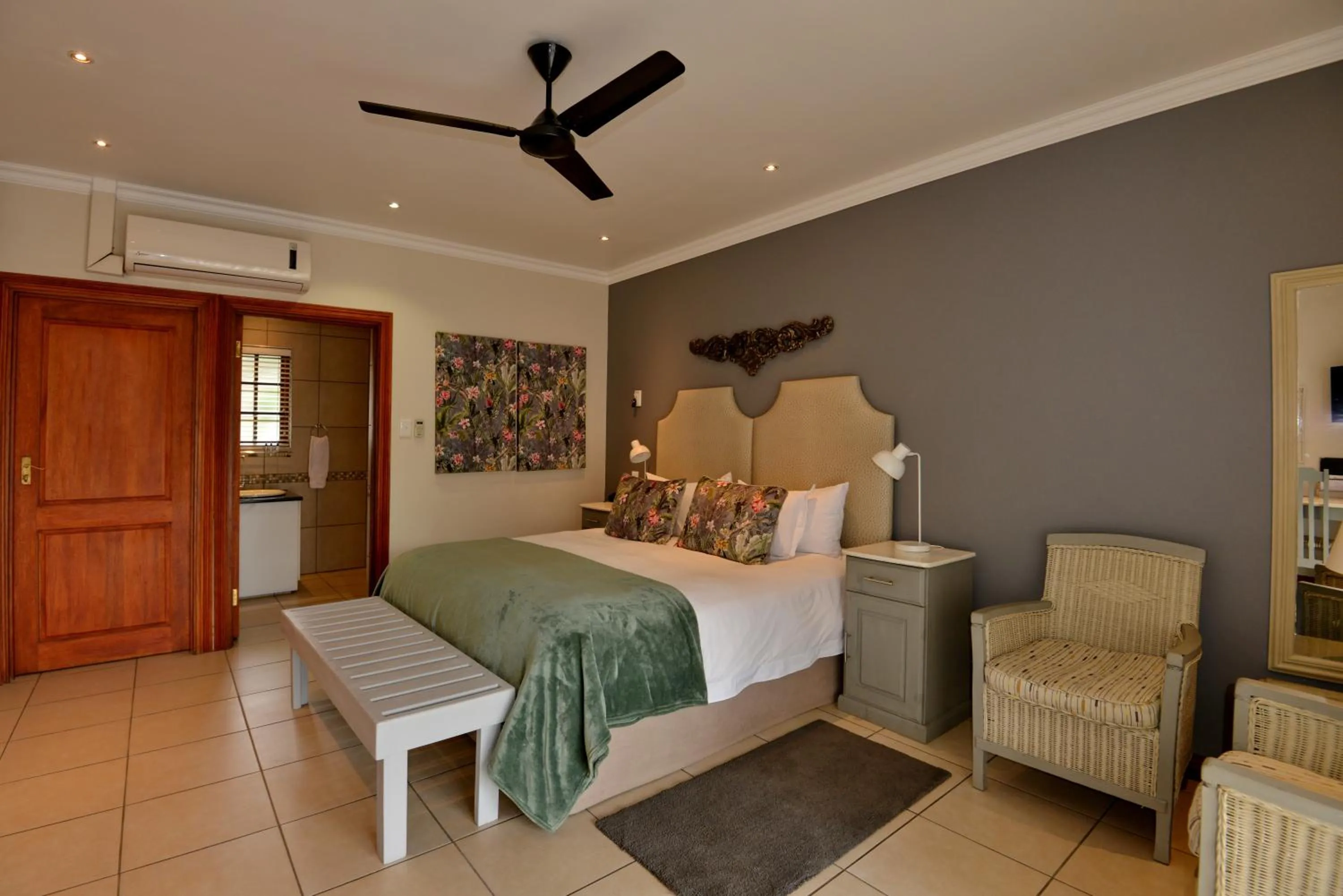Bedroom, Bed in Rivonia Premier Lodge