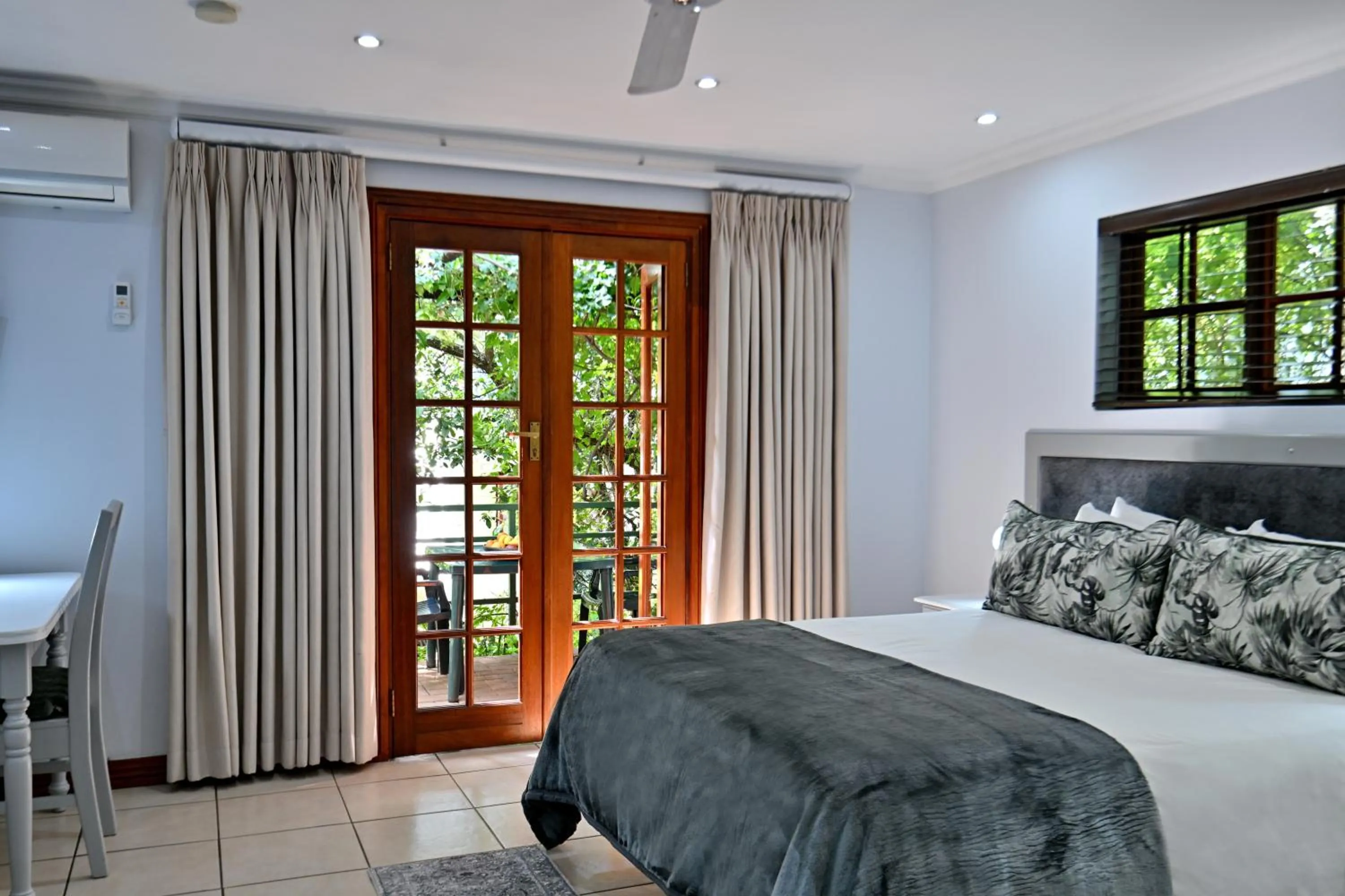 Patio, Bed in Rivonia Premier Lodge