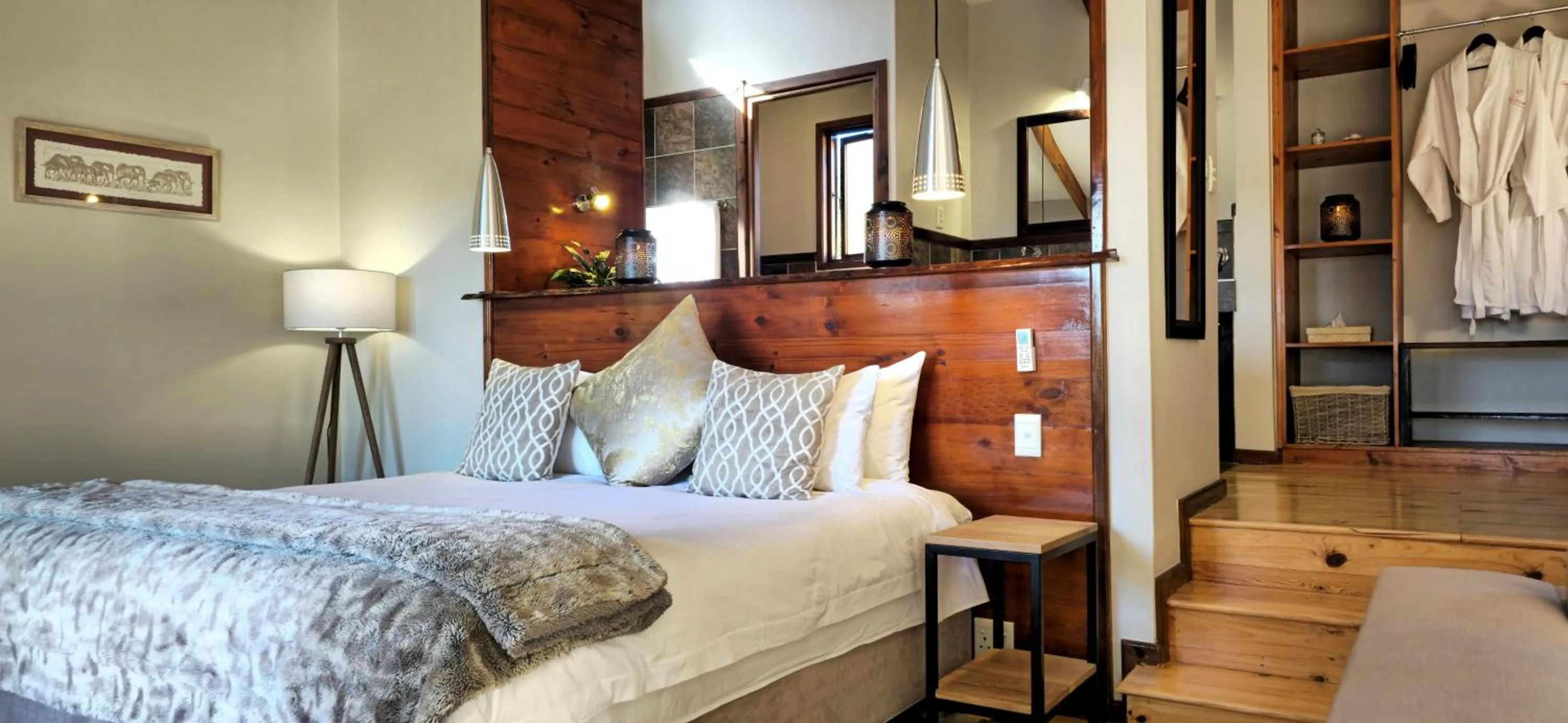 Bed in Elephant Hide of Knysna Guest Lodge