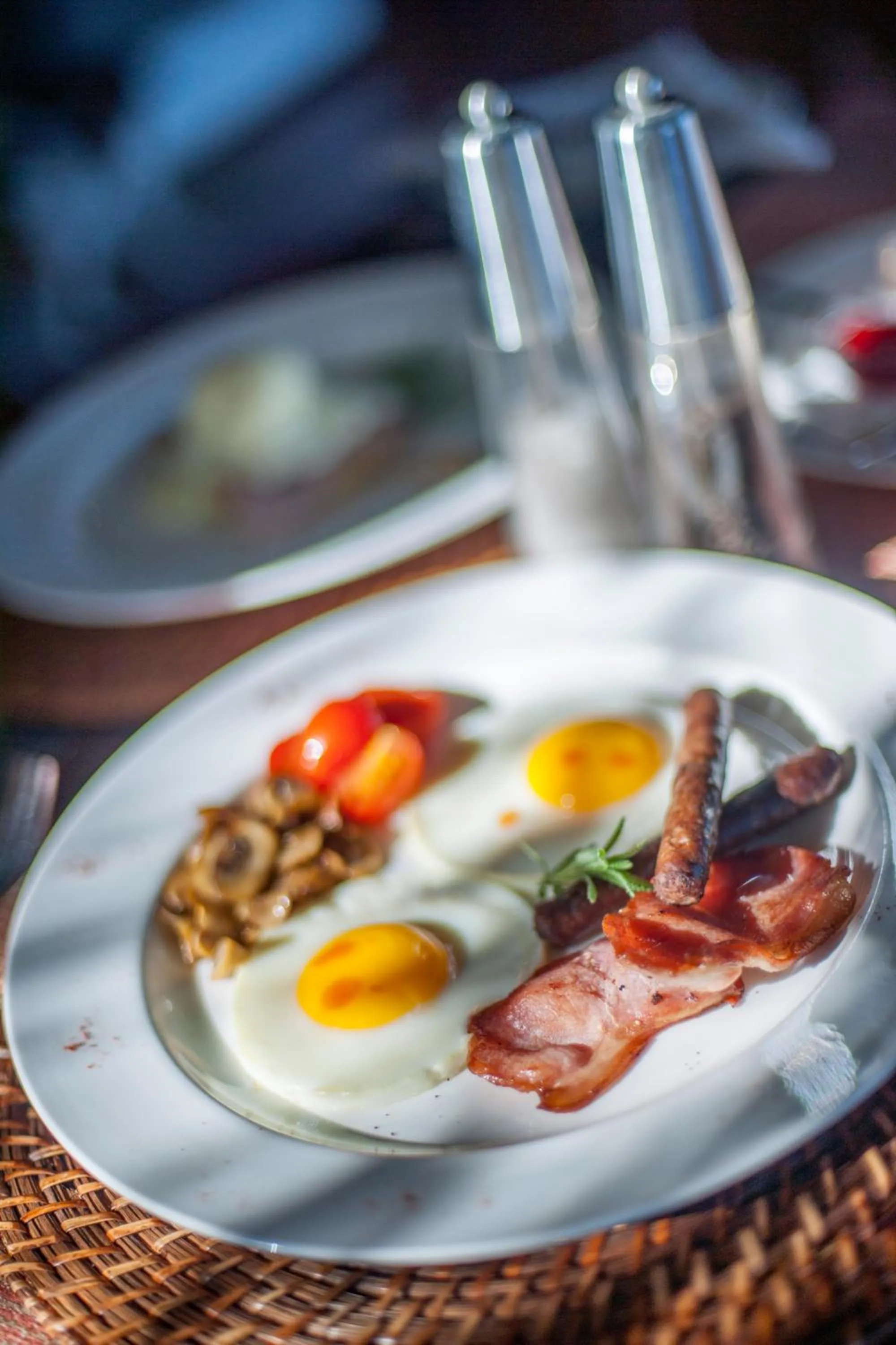 English/Irish breakfast in Elephant Hide of Knysna Guest Lodge