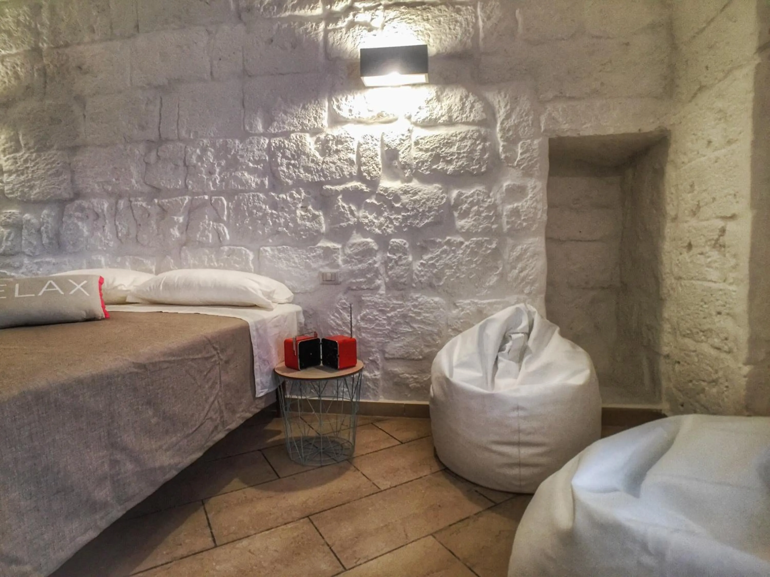 Photo of the whole room, Bed in Cecenove