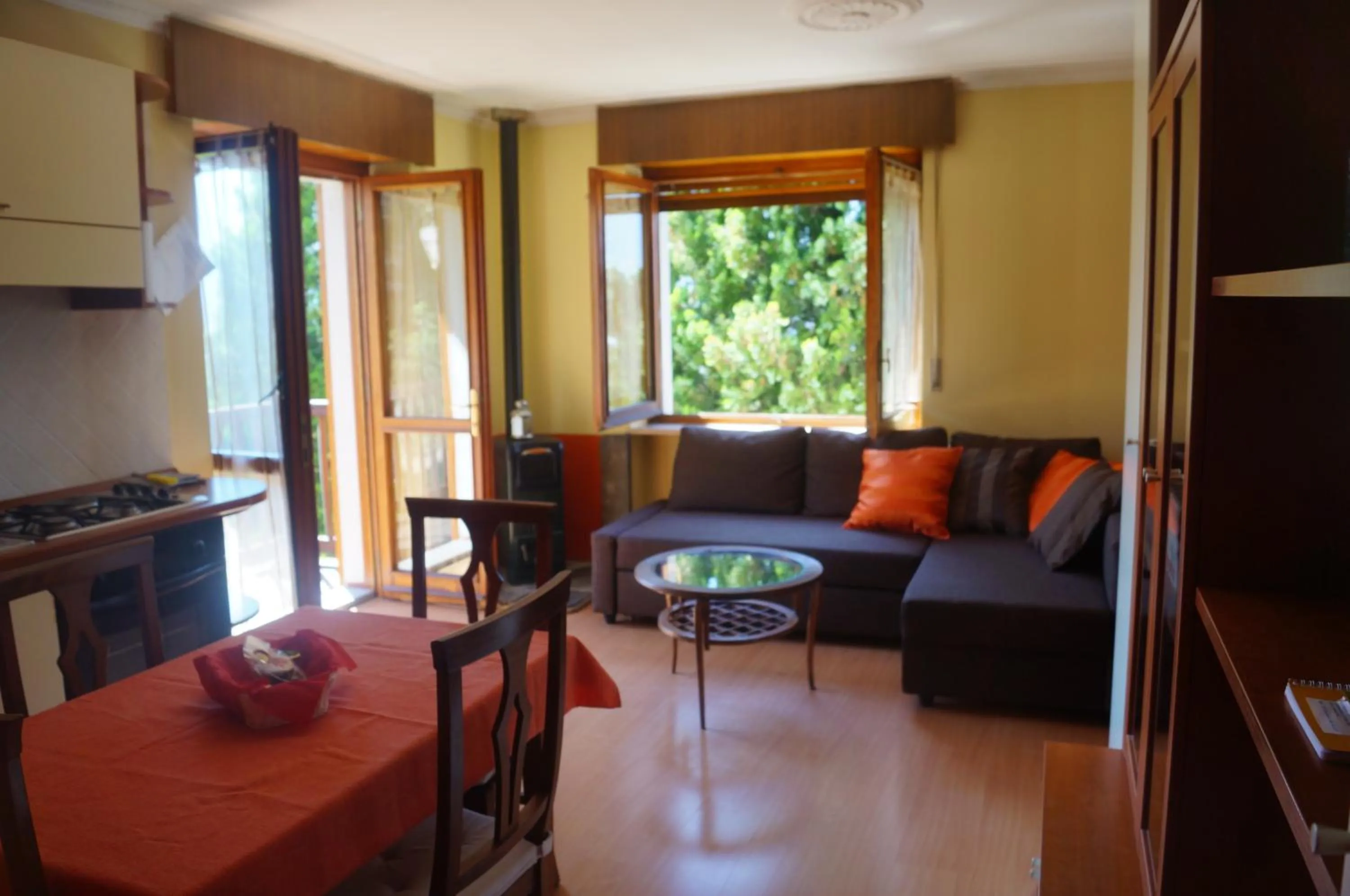 Communal lounge/ TV room in Manad cod CIR n 0329