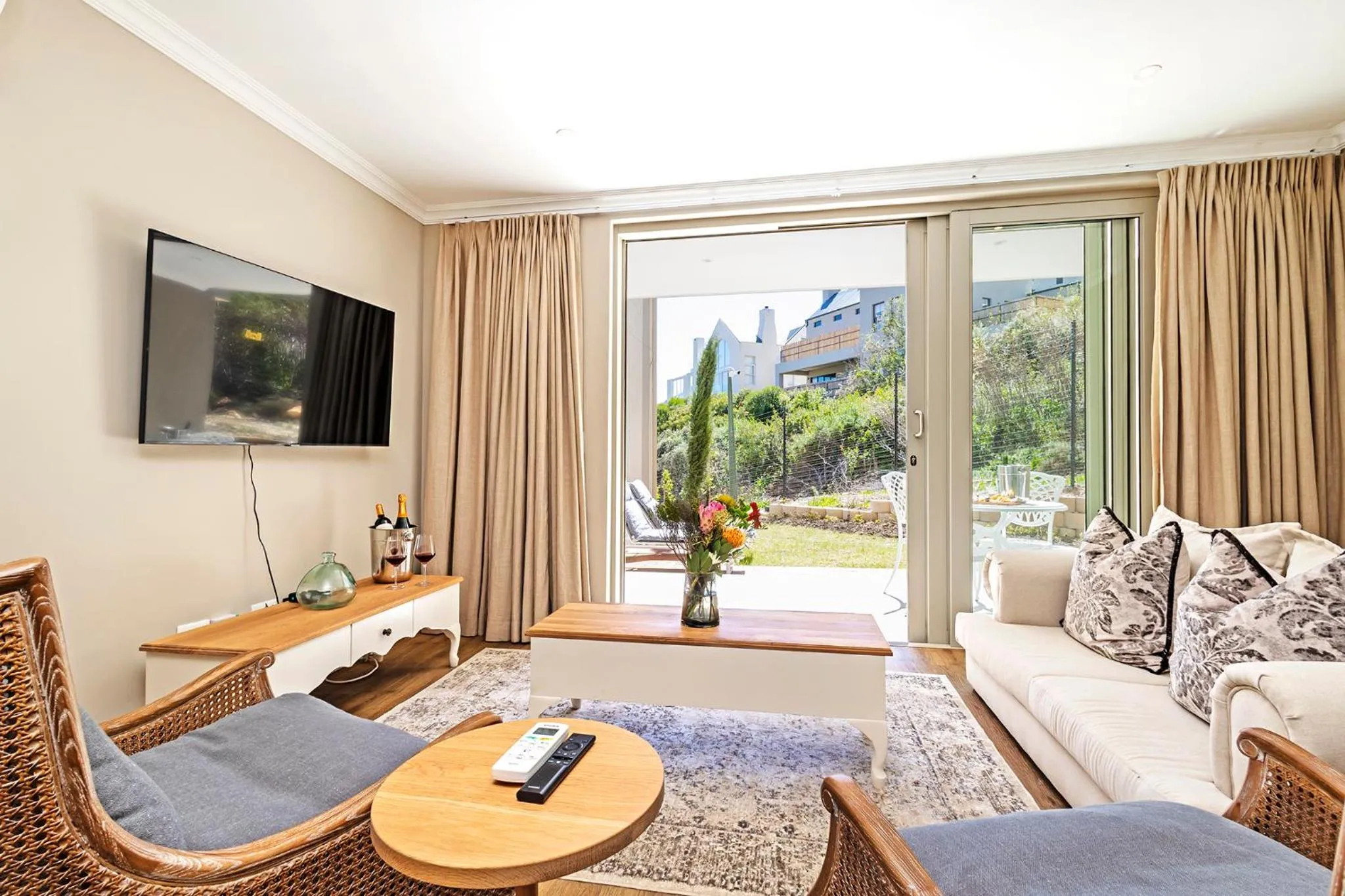 TV and multimedia in L'ermitage - Franschhoek Chateau & Villas